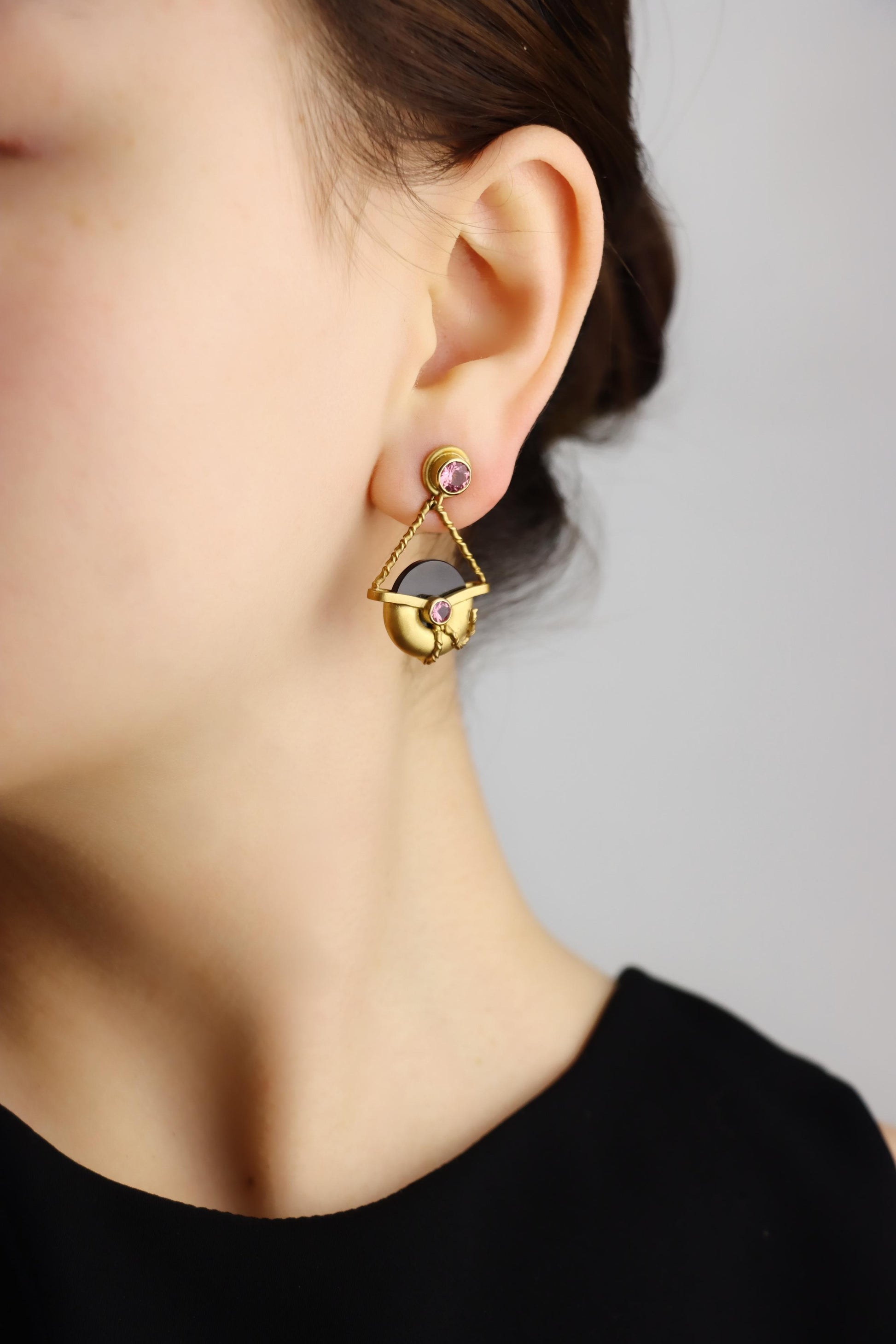 Vintage 18K Gold Tourmaline Onyx Earring