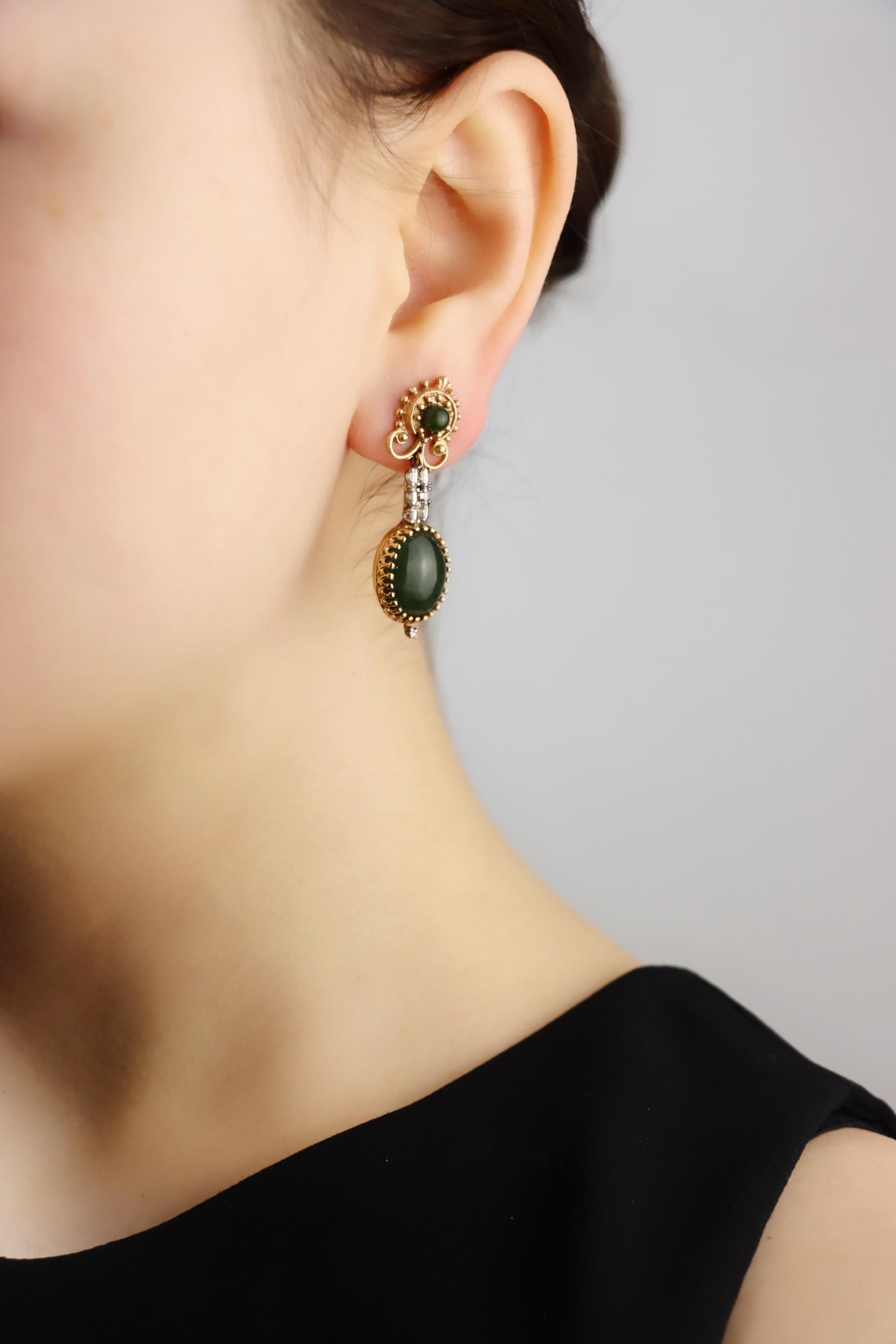 Vintage 14K Gold Jade Drop Earring