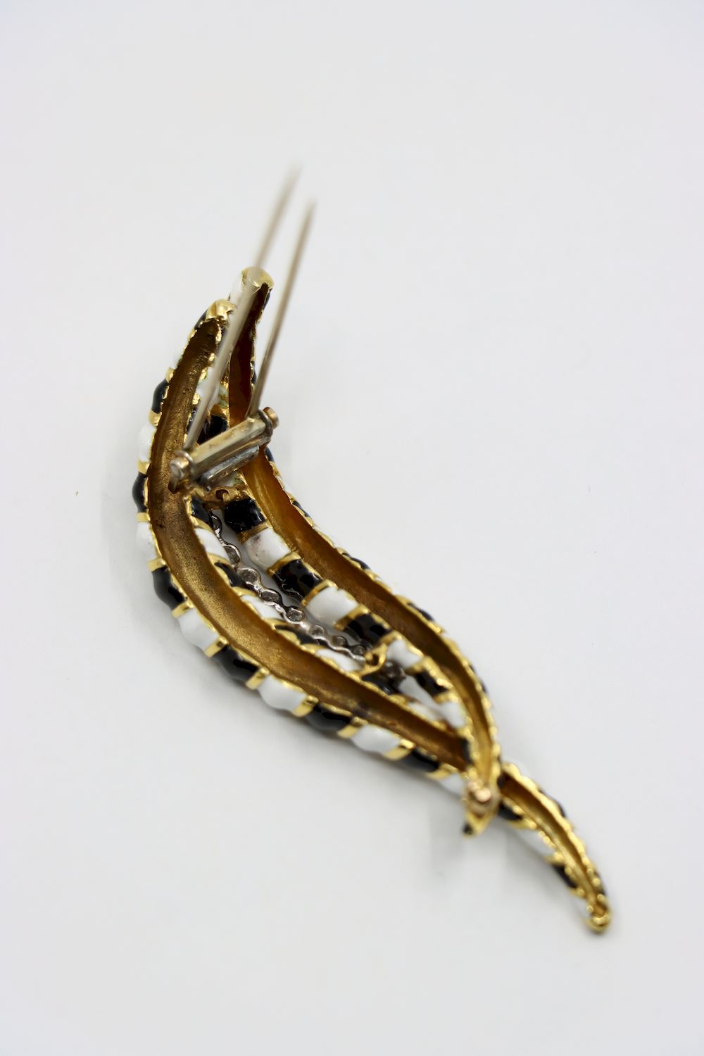 D.Webb 18K Gold Zebra Enamel Diamond Brooch