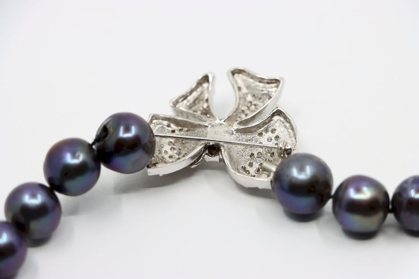 18K White Gold Diamond Bow Tie Brooch Black Pearl Necklace