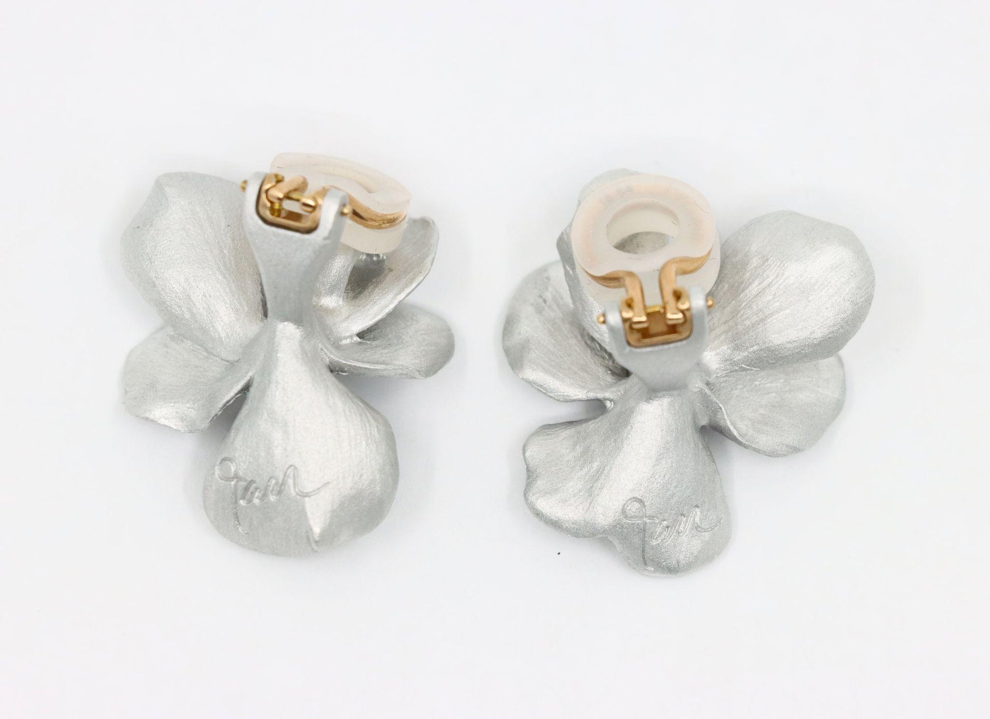JAR PARIS 18K Gold Aluminum Pansy Flowers Earrings
