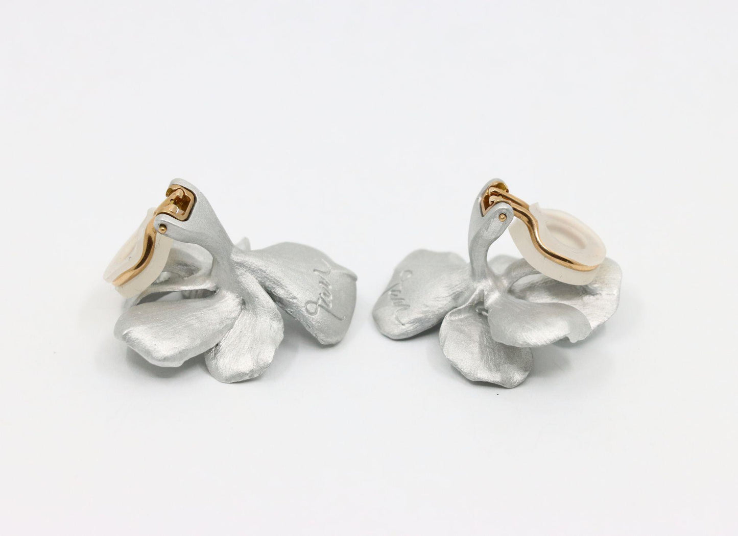 JAR PARIS 18K Gold Aluminum Pansy Flowers Earrings