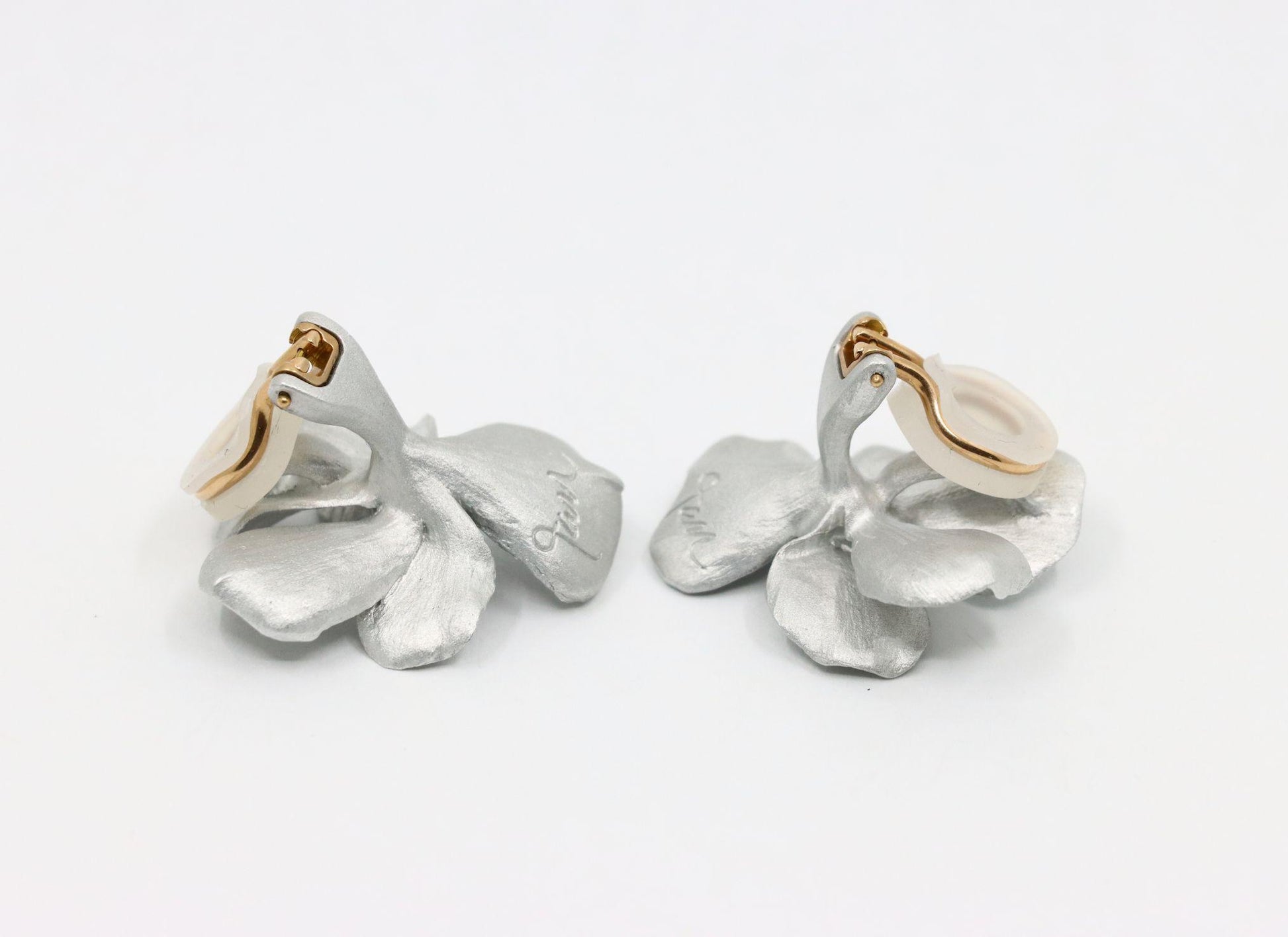 JAR PARIS 18K Gold Aluminum Pansy Flowers Earrings