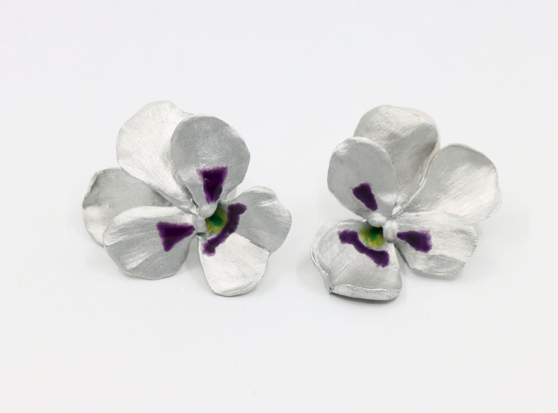 JAR PARIS 18K Gold Aluminum Pansy Flowers Earrings