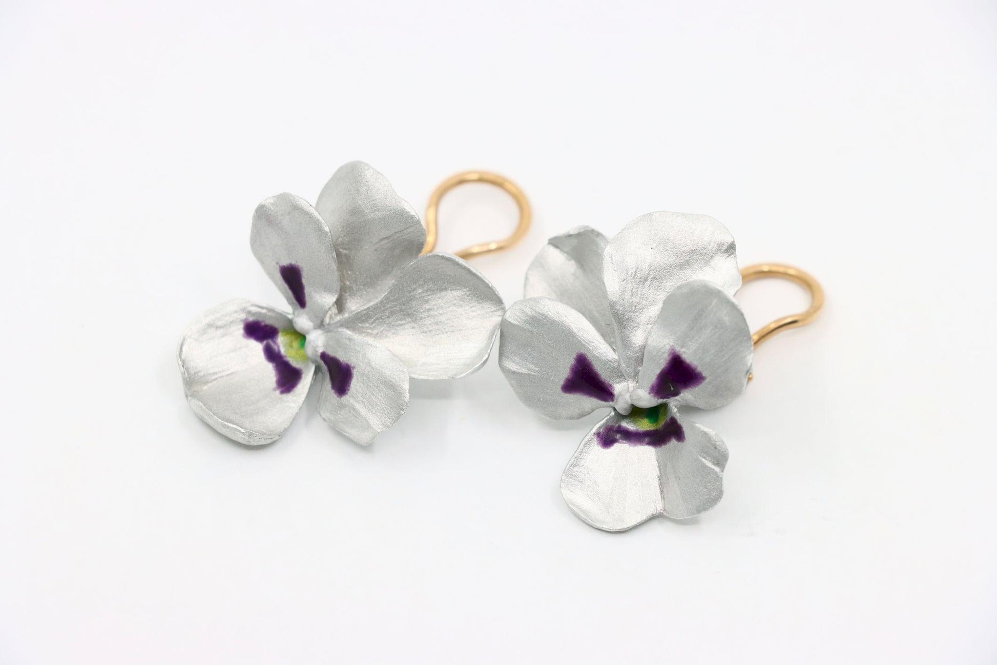 JAR PARIS 18K Gold Aluminum Pansy Flowers Earrings