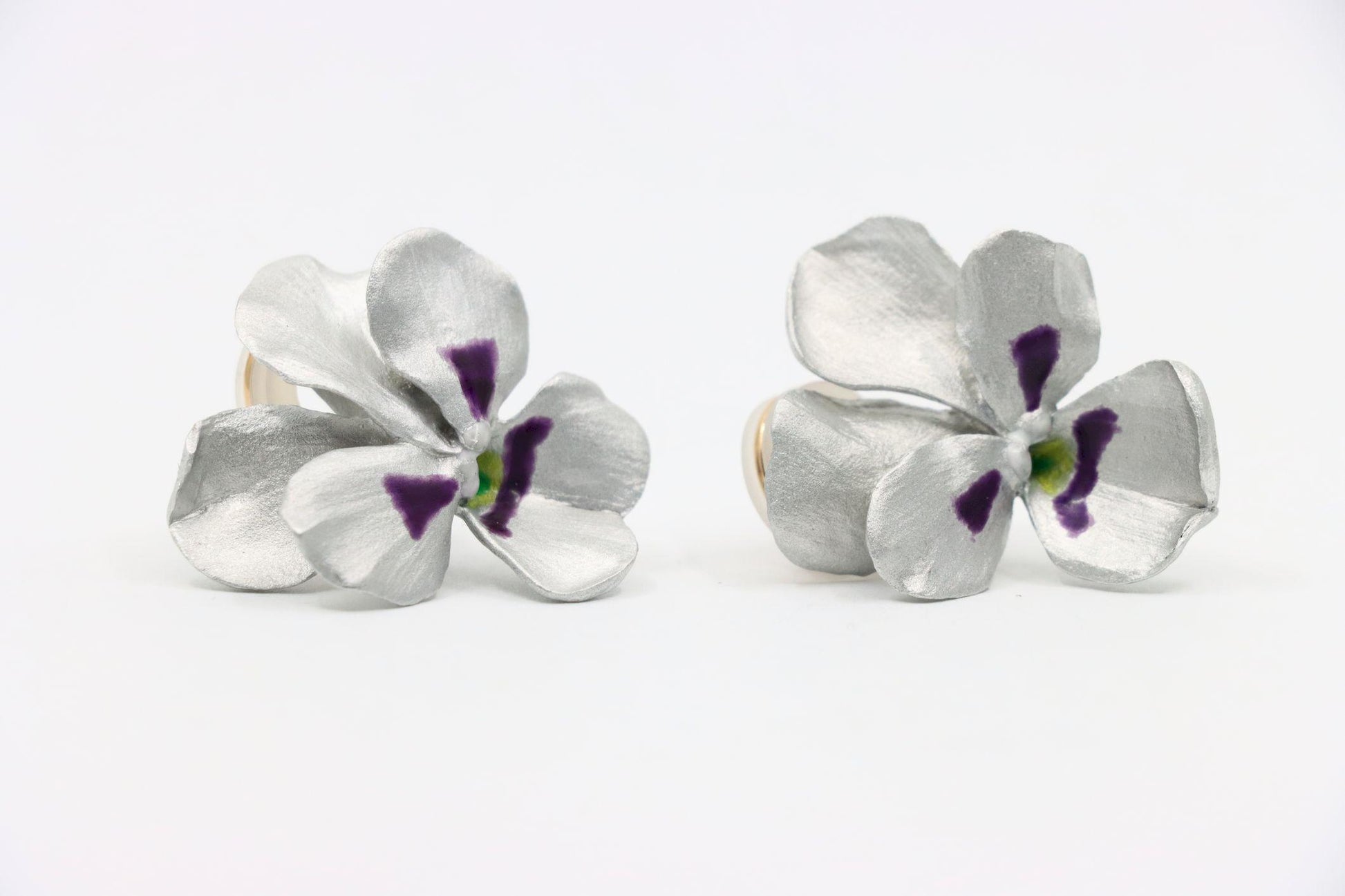 JAR PARIS 18K Gold Aluminum Pansy Flowers Earrings