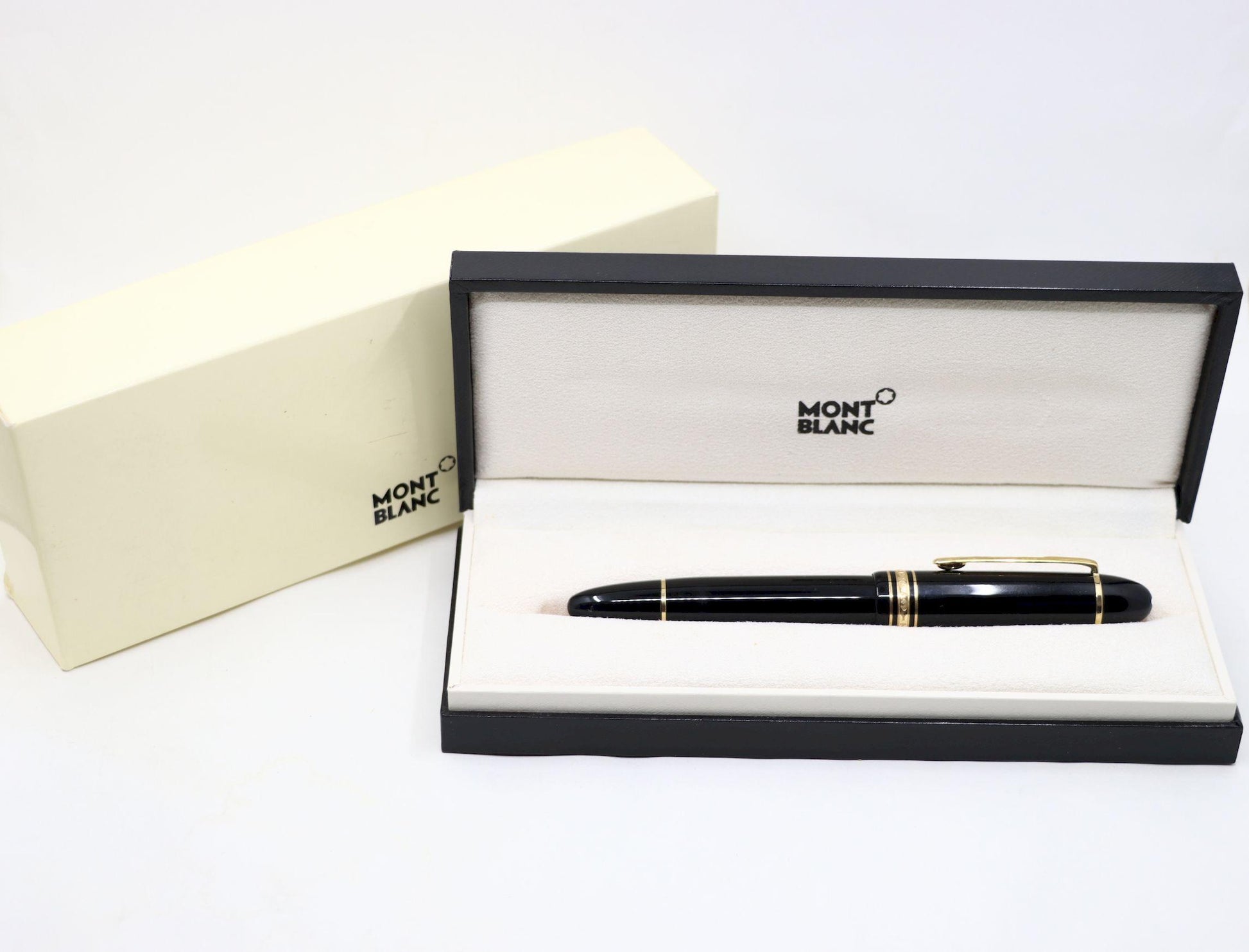 Montblanc Meisterstück Classique 18K Gold Trim Fountain Pen