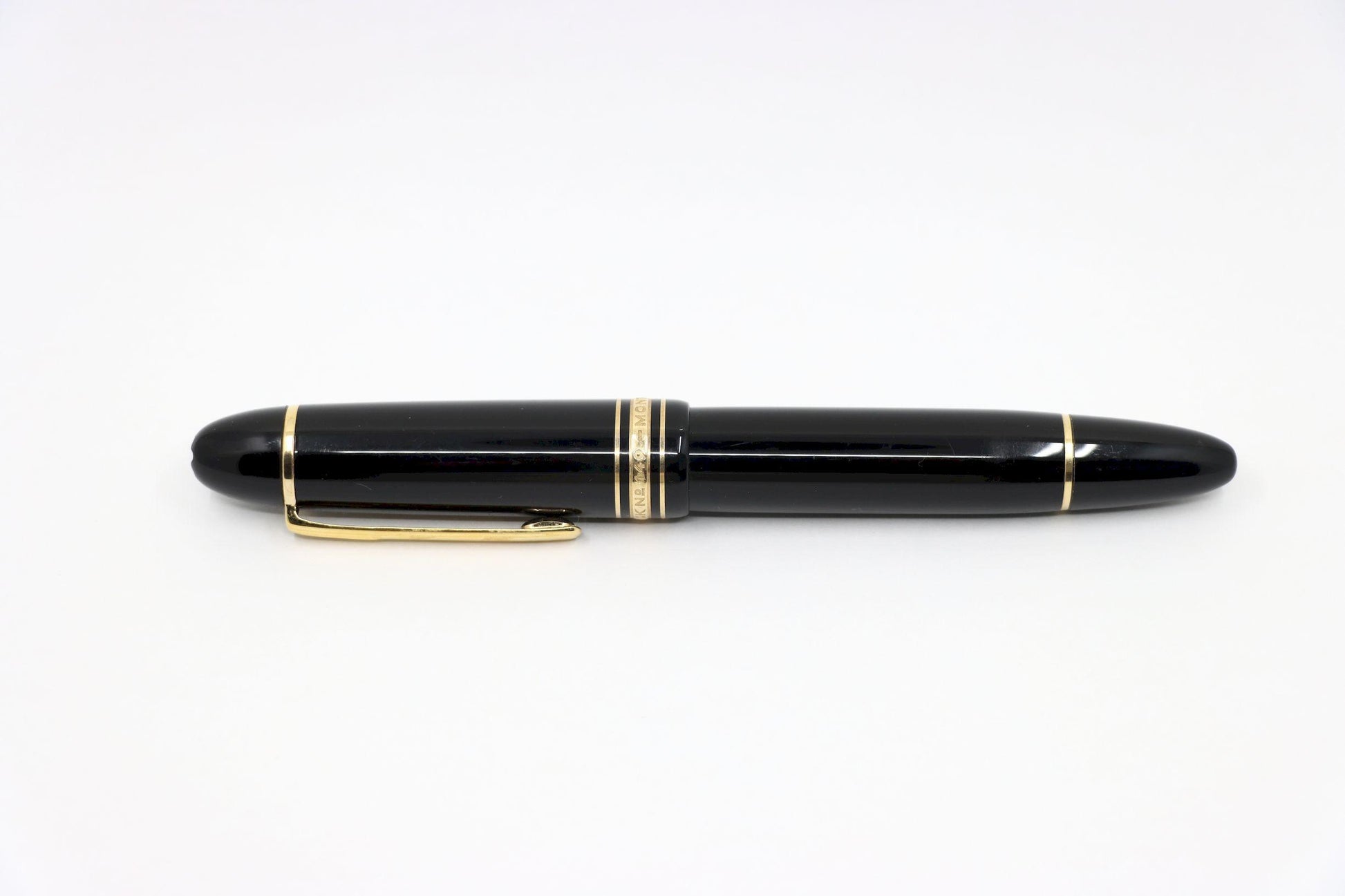 Montblanc Meisterstück Classique 18K Gold Trim Fountain Pen