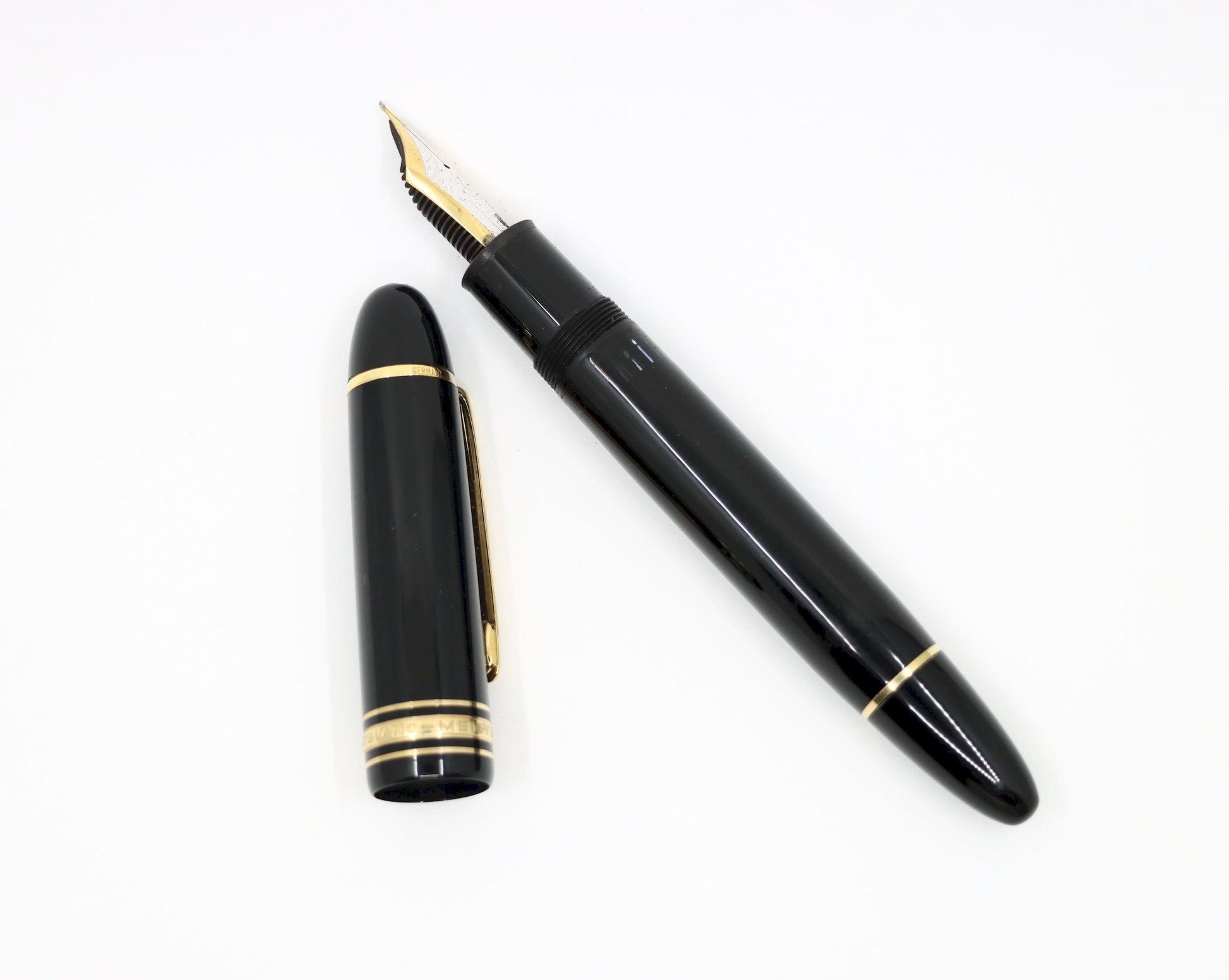 Montblanc Meisterstück Classique 18K Gold Trim Fountain Pen