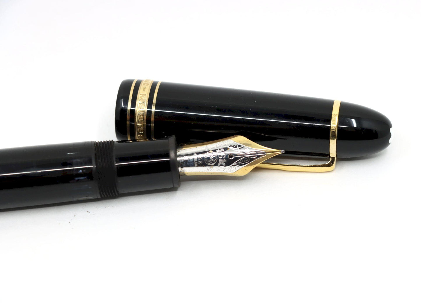 Montblanc Meisterstück Classique 18K Gold Trim Fountain Pen
