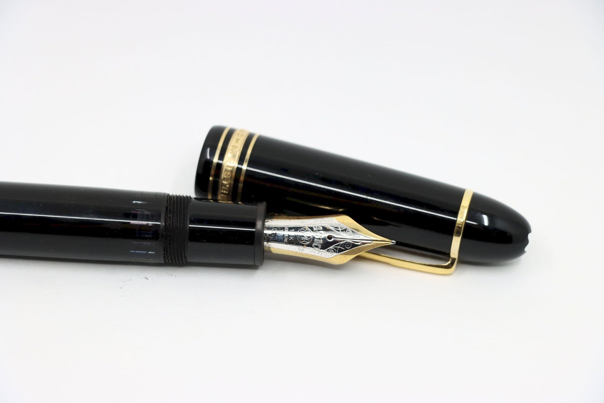 Montblanc Meisterstück Classique 18K Gold Trim Fountain Pen