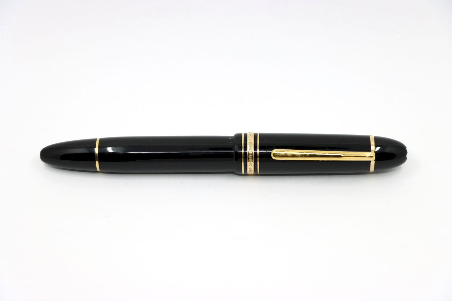 Montblanc Meisterstück Classique 18K Gold Trim Fountain Pen