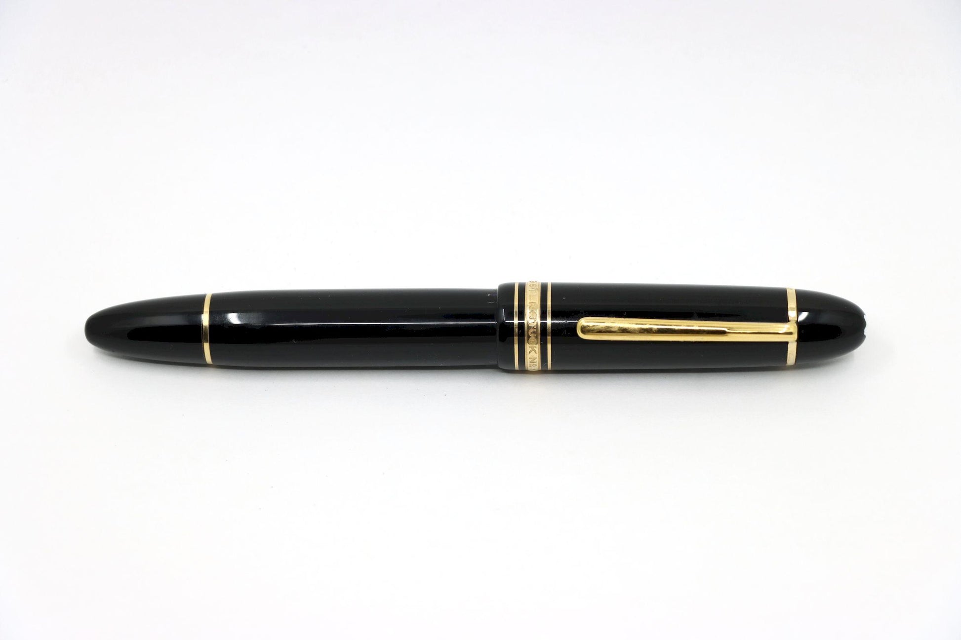 Montblanc Meisterstück Classique 18K Gold Trim Fountain Pen