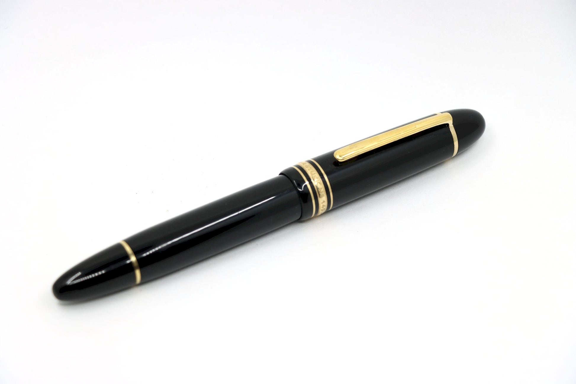 Montblanc Meisterstück Classique 18K Gold Trim Fountain Pen