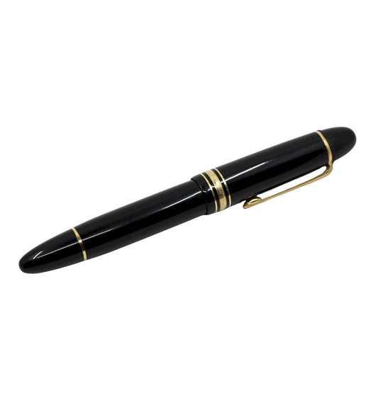 Montblanc Meisterstück Classique 14K Gold Trim Fountain Pen
