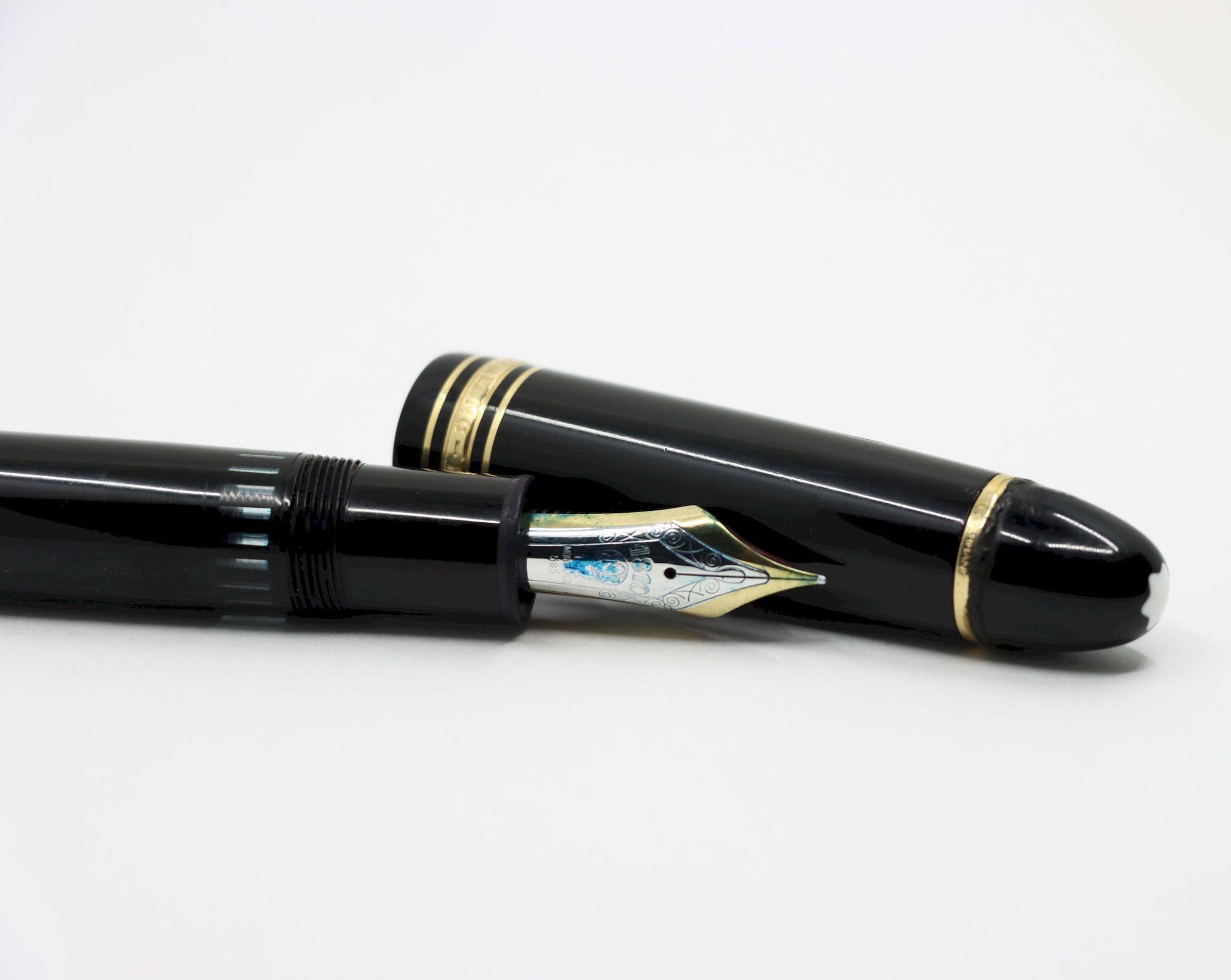 Montblanc Meisterstück Classique 14K Gold Trim Fountain Pen