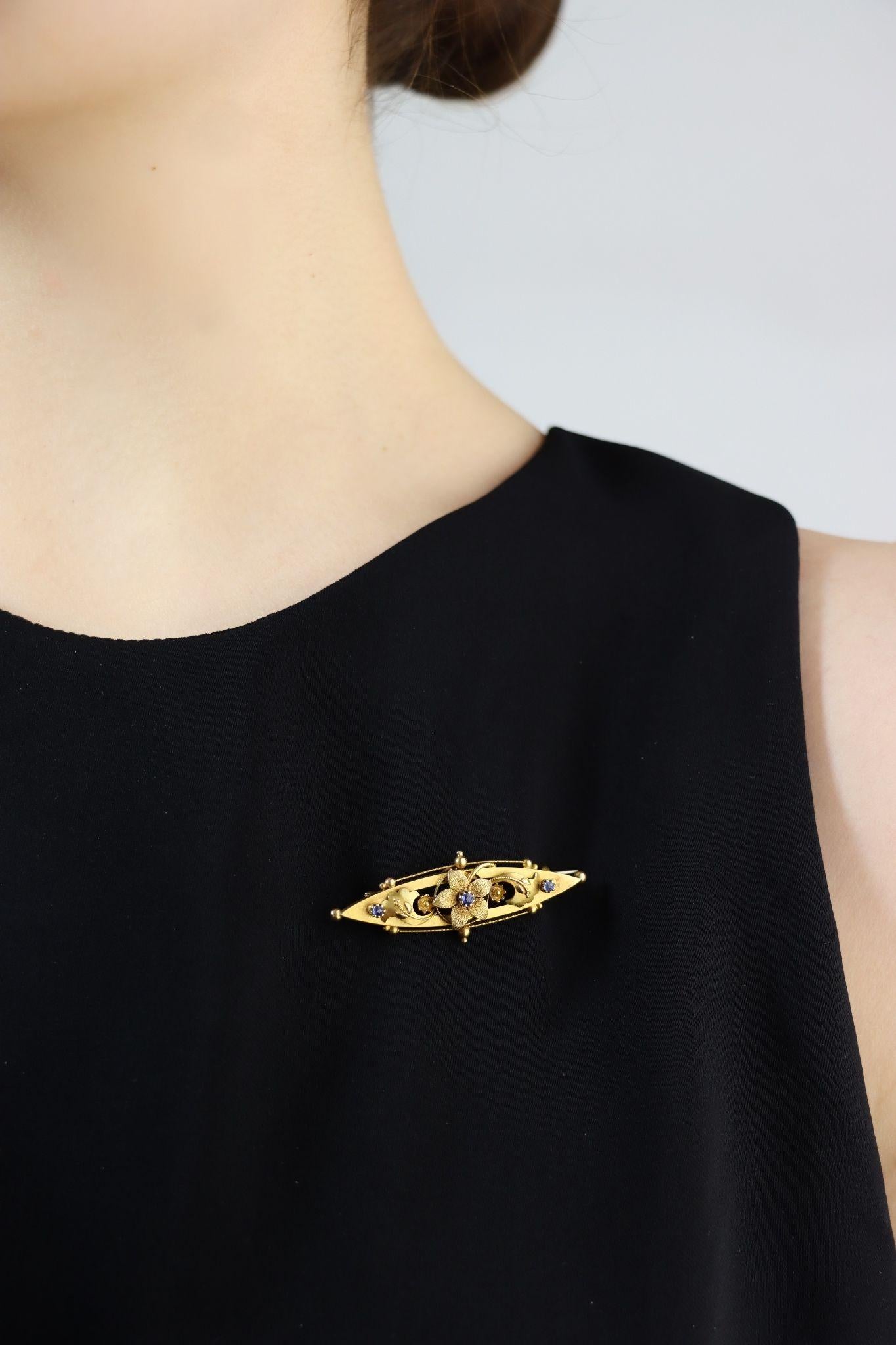 A Vintage 15K Gold Aquamarine Pendant Brooch Pin