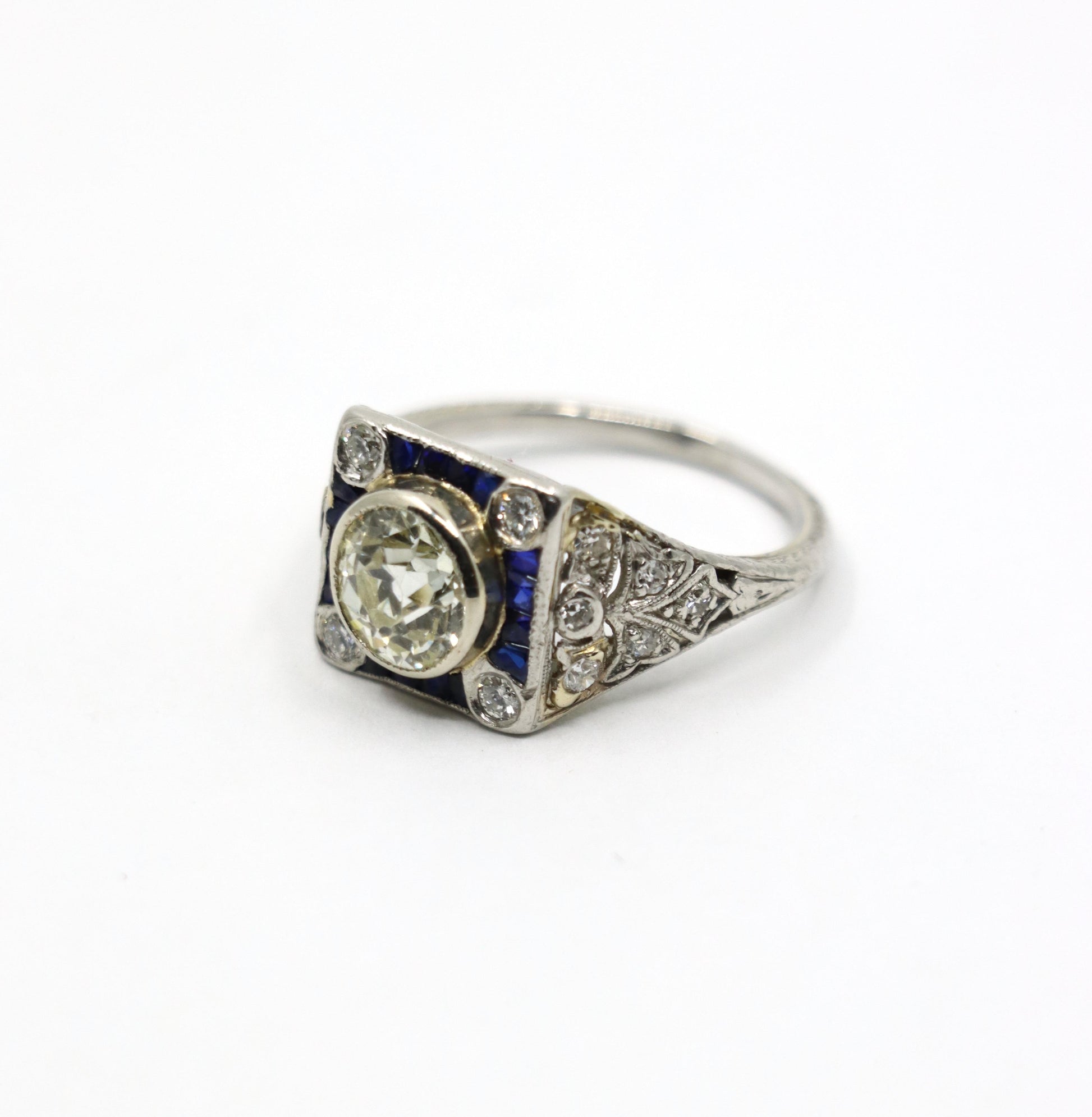 Art Deco 1.5 Carat Diamond Platinum Ring