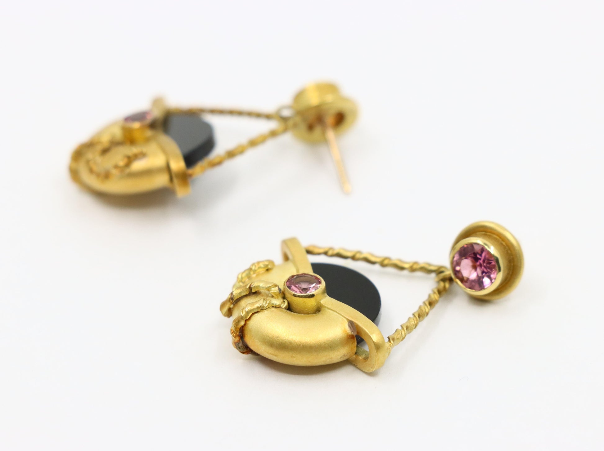 Vintage 18K Gold Tourmaline Onyx Earring