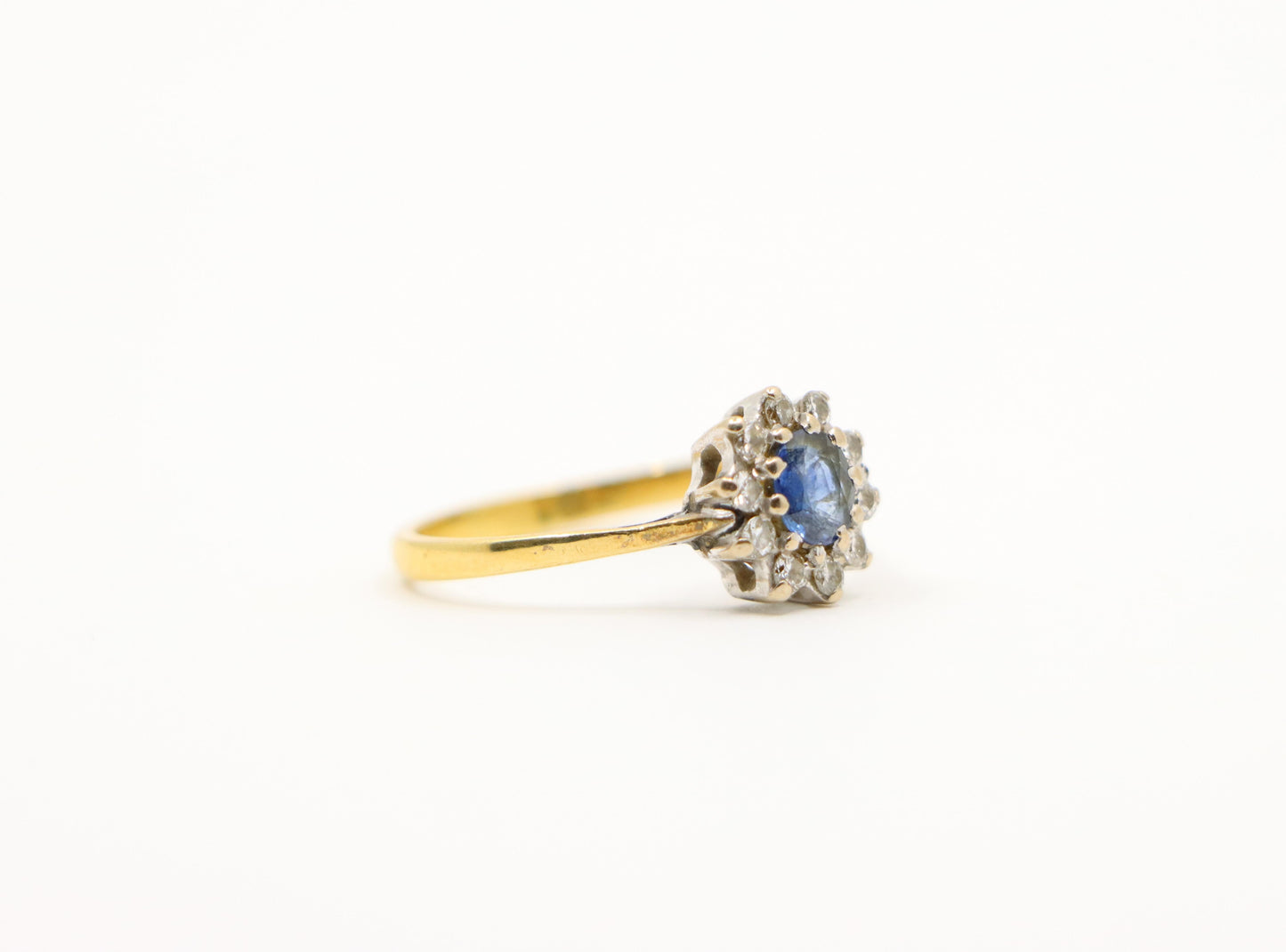 18K Gold Sapphire Diamonds Ring