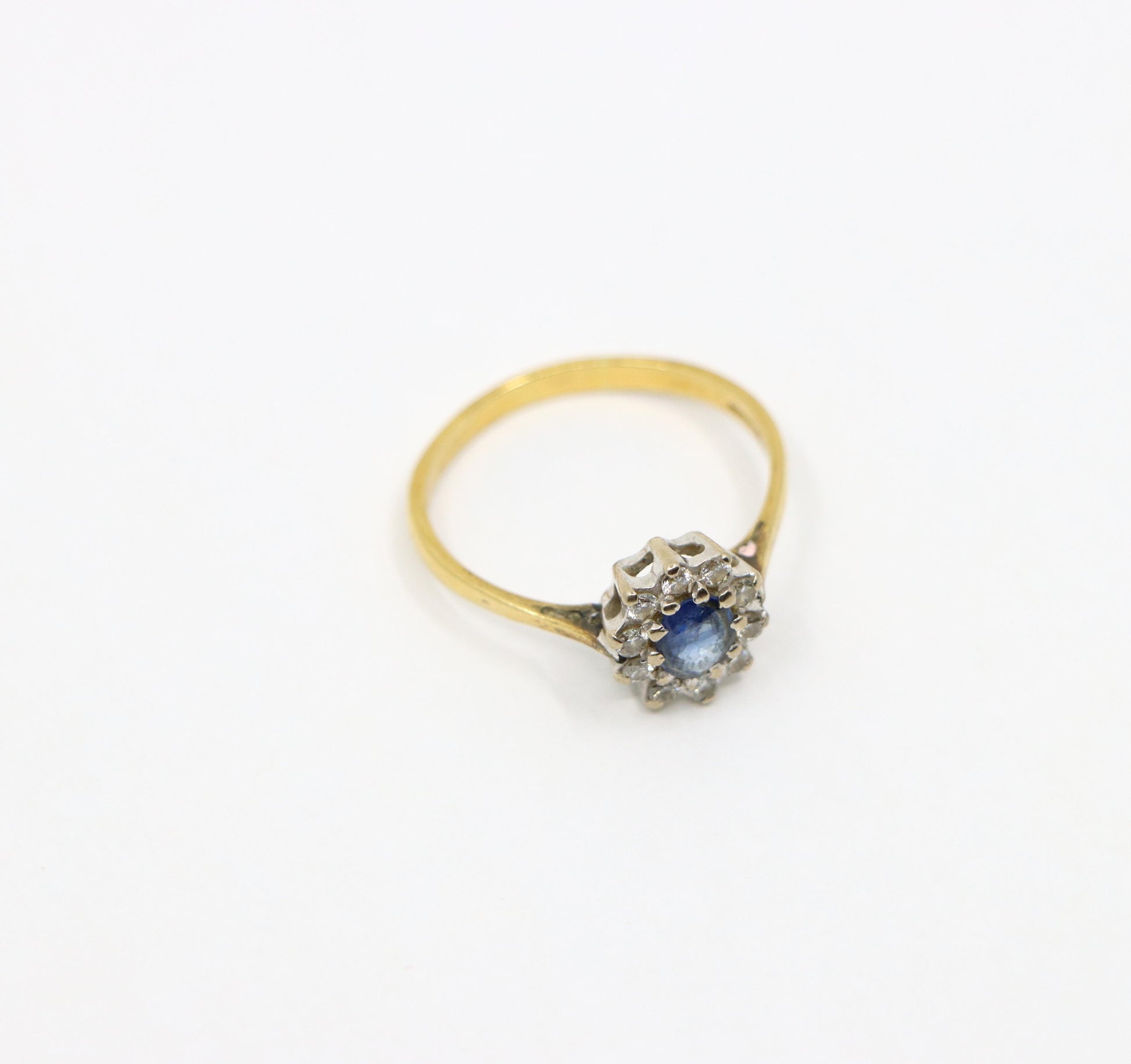 18K Gold Sapphire Diamonds Ring