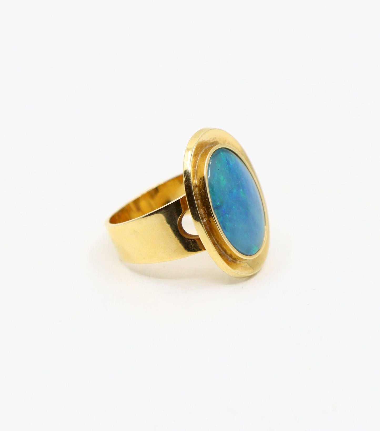 Vintage 18K Gold Opal Cabochon Ring