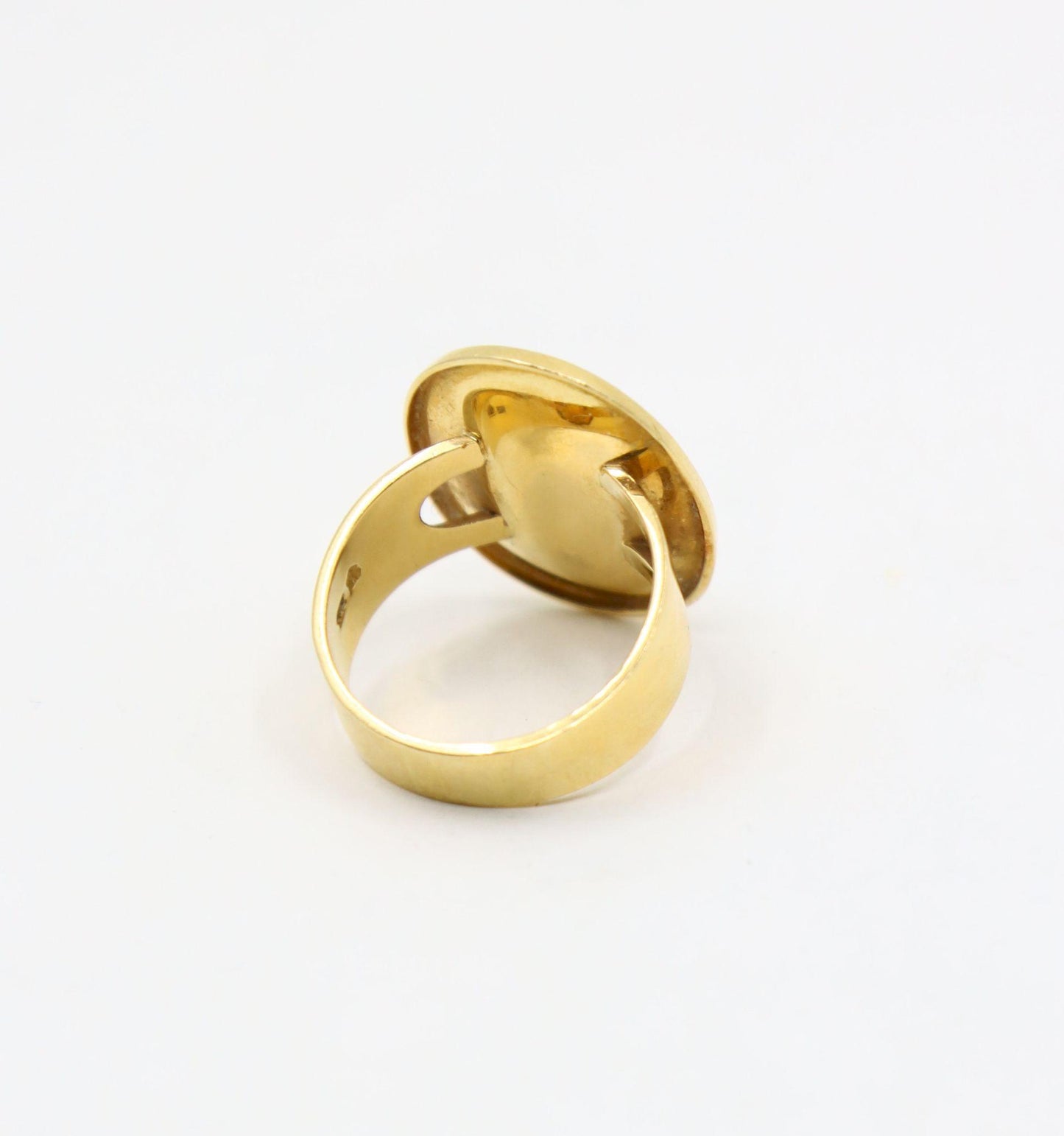 Vintage 18K Gold Opal Cabochon Ring