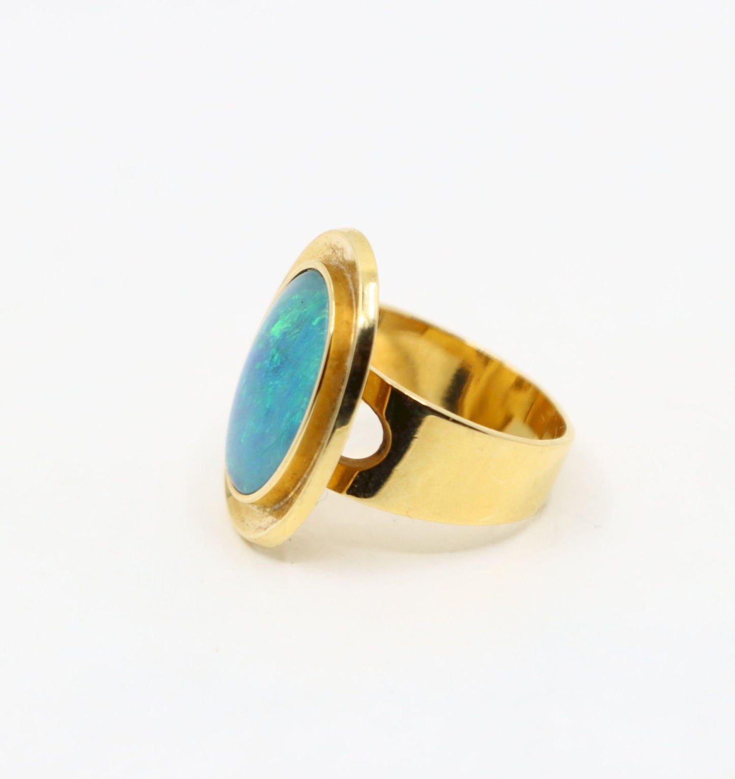 Vintage 18K Gold Opal Cabochon Ring