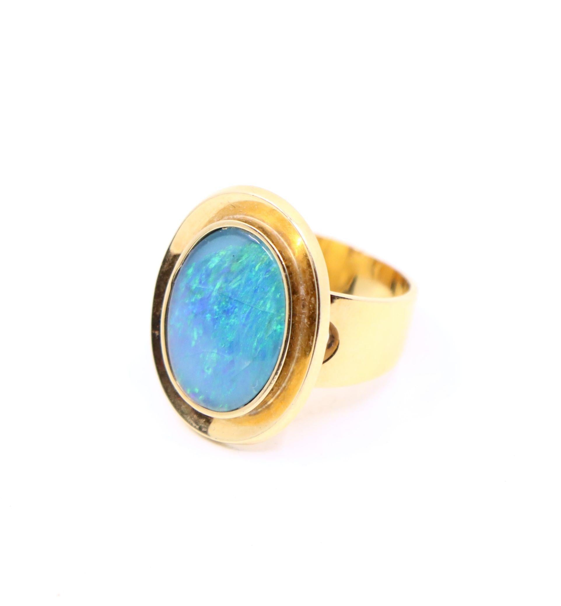 Vintage 18K Gold Opal Cabochon Ring
