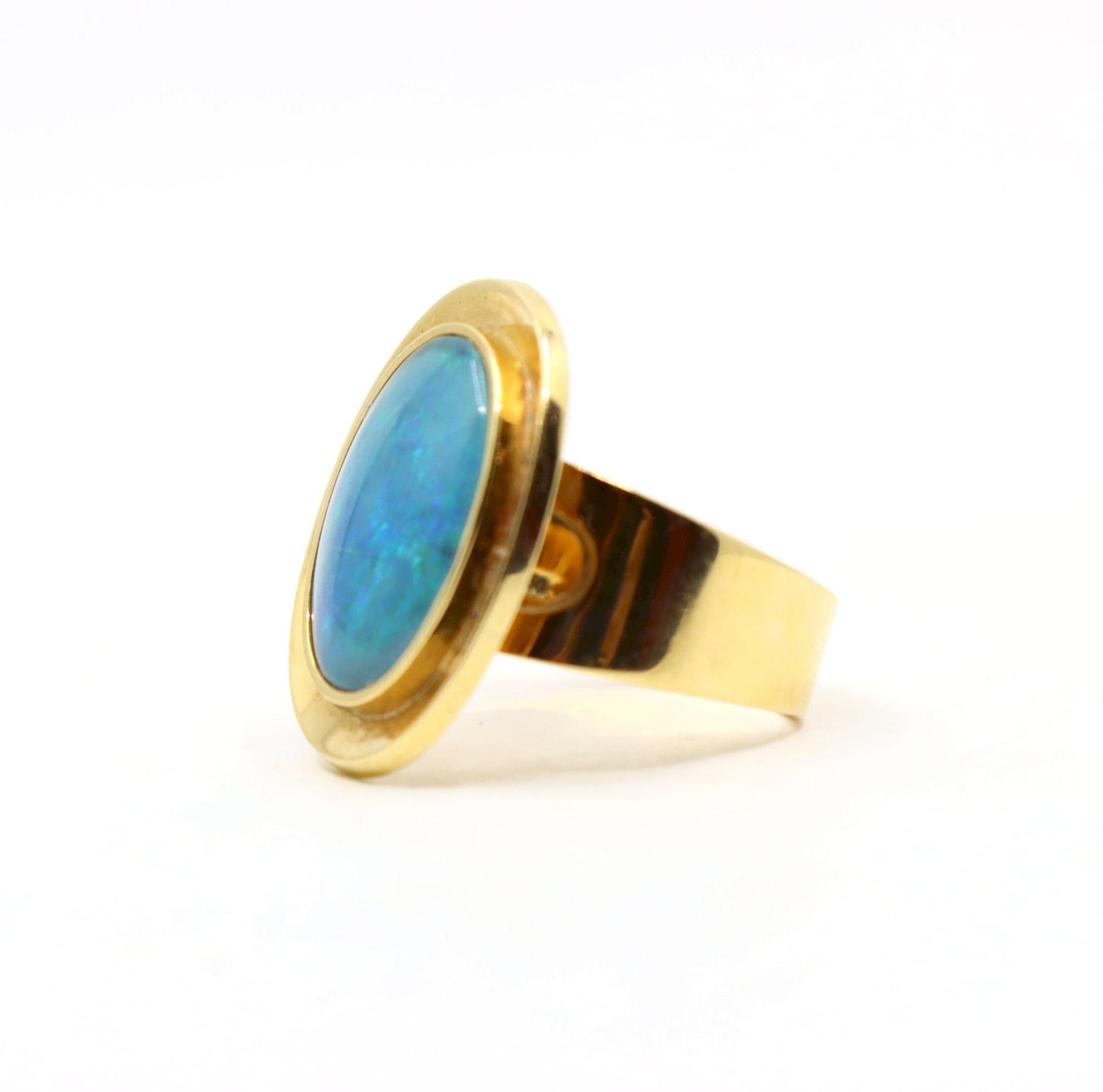 Vintage 18K Gold Opal Cabochon Ring
