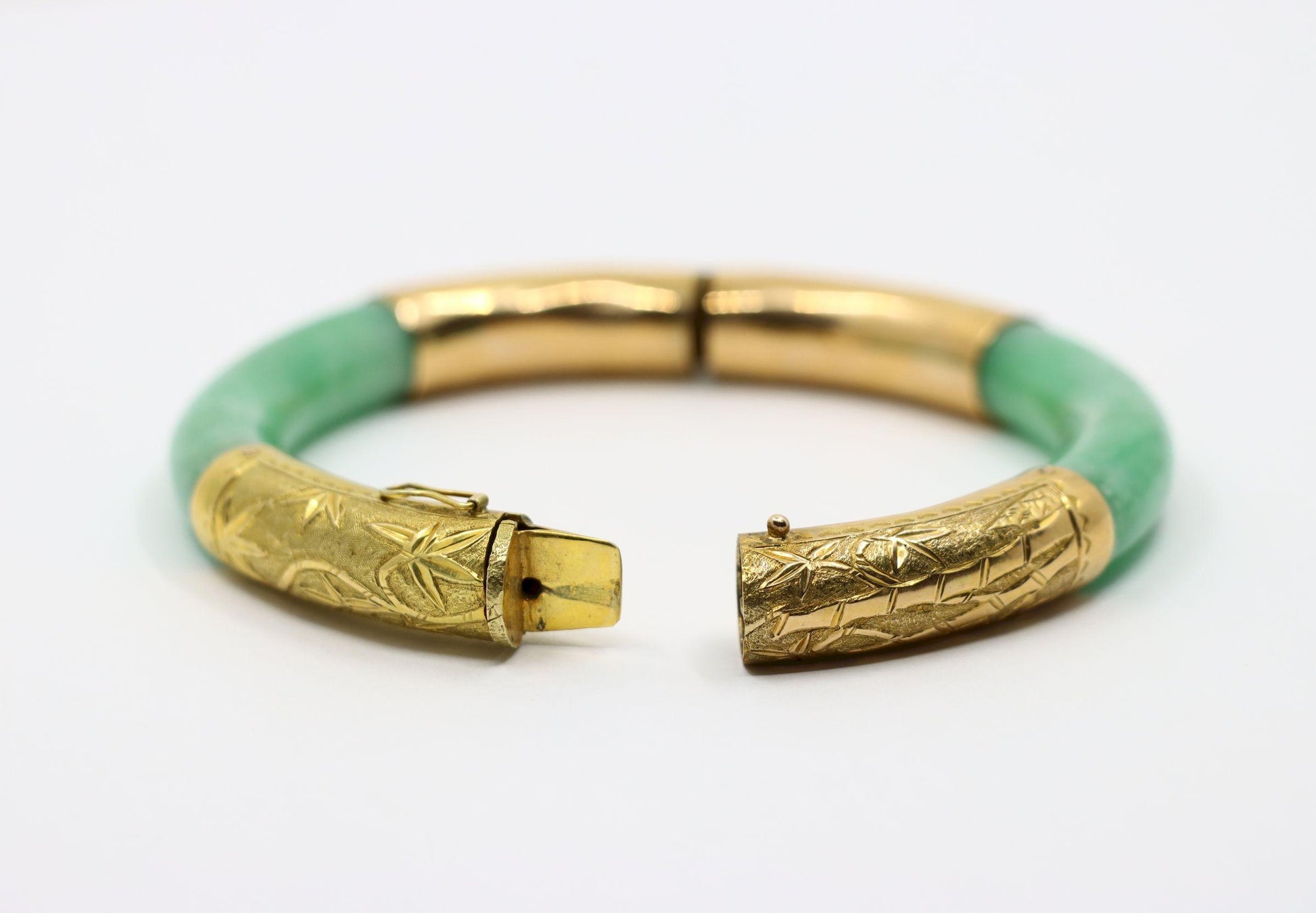 Vintage 14K Gold Green Jade Bracelet