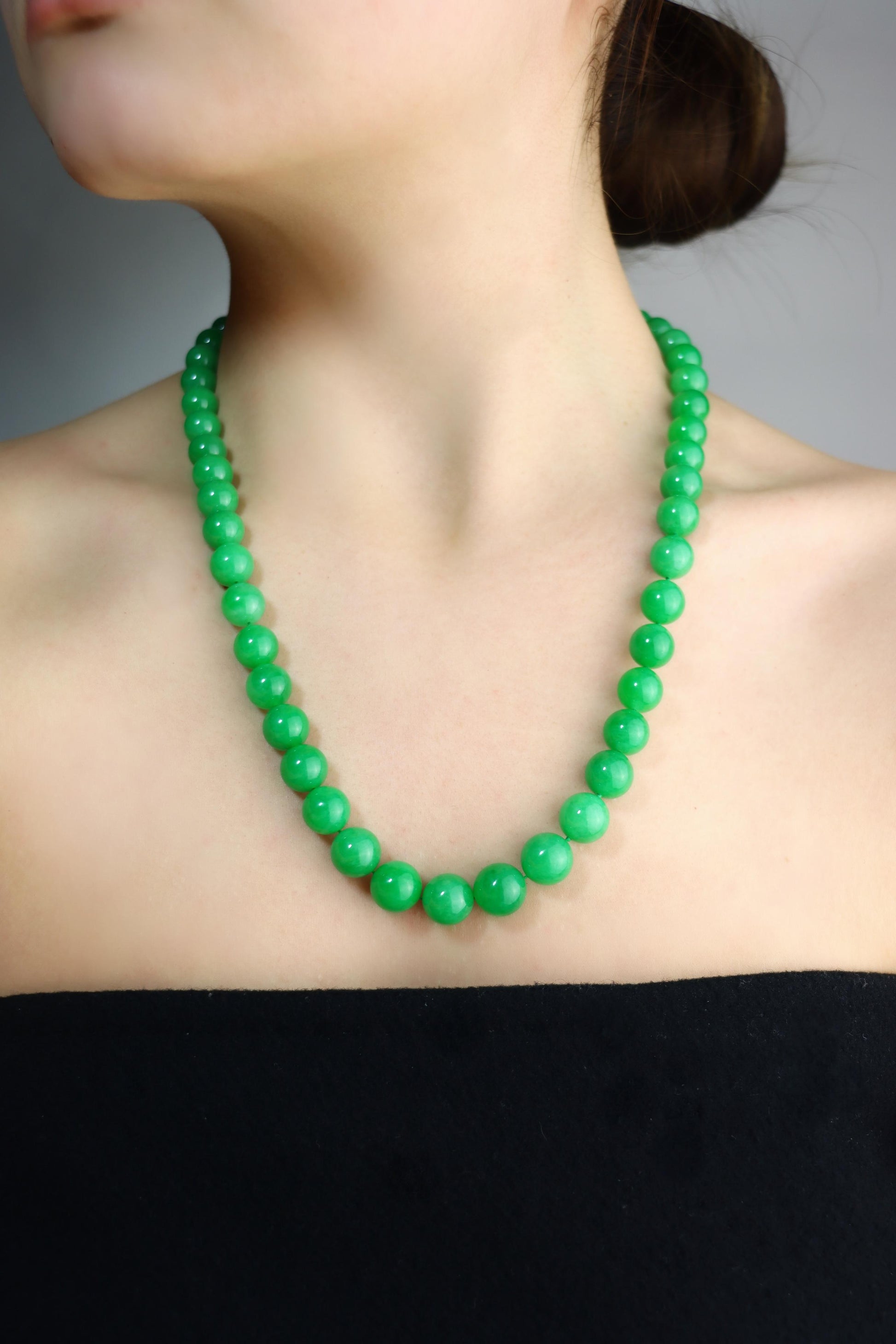 18K White Gold Jadeite Bead Necklace