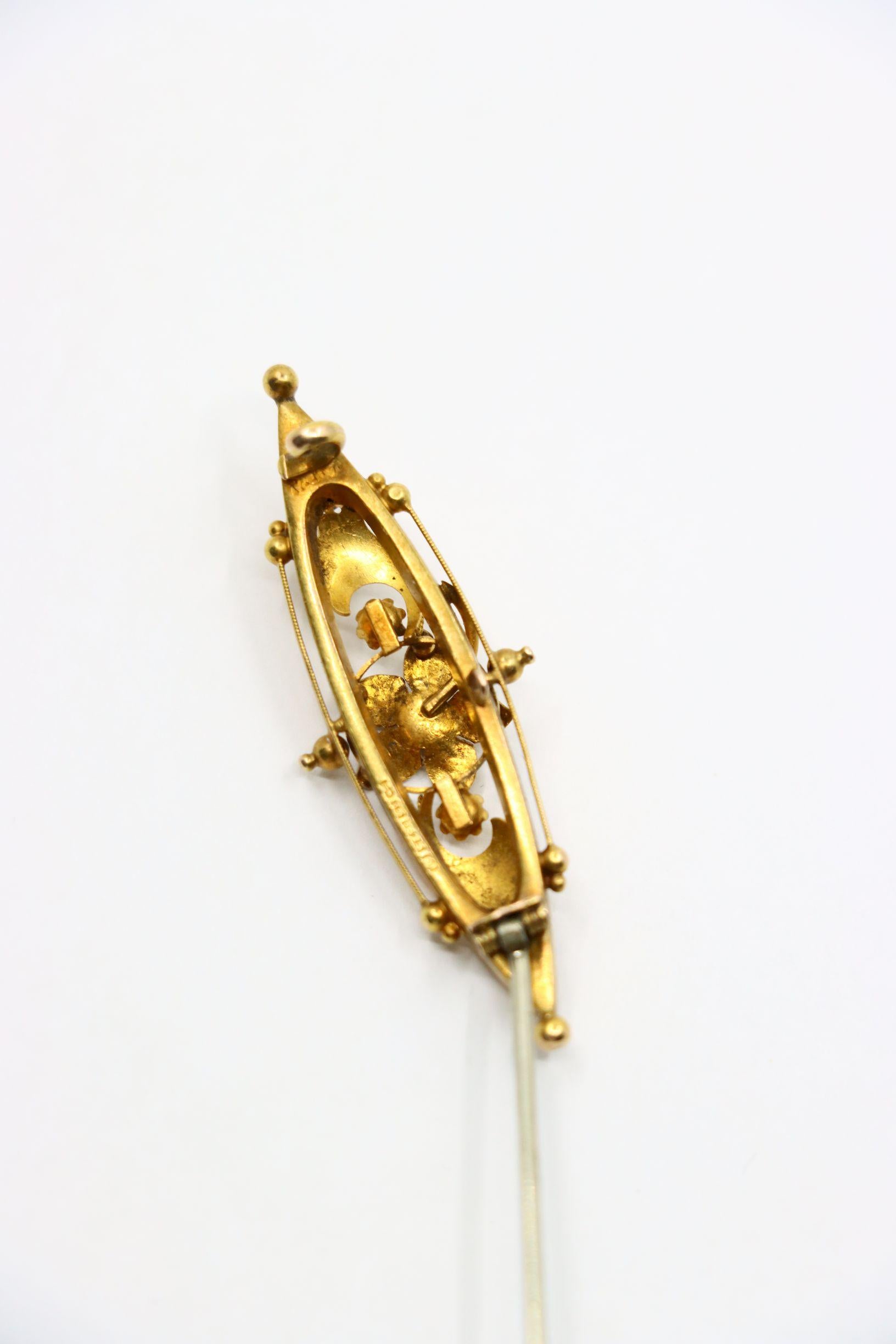A Vintage 15K Gold Aquamarine Pendant Brooch Pin