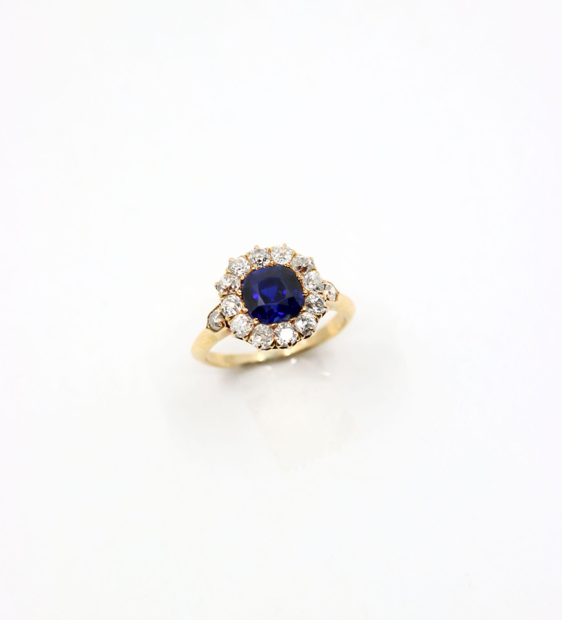 Vintage 18K Gold Diamond Sapphire Ring