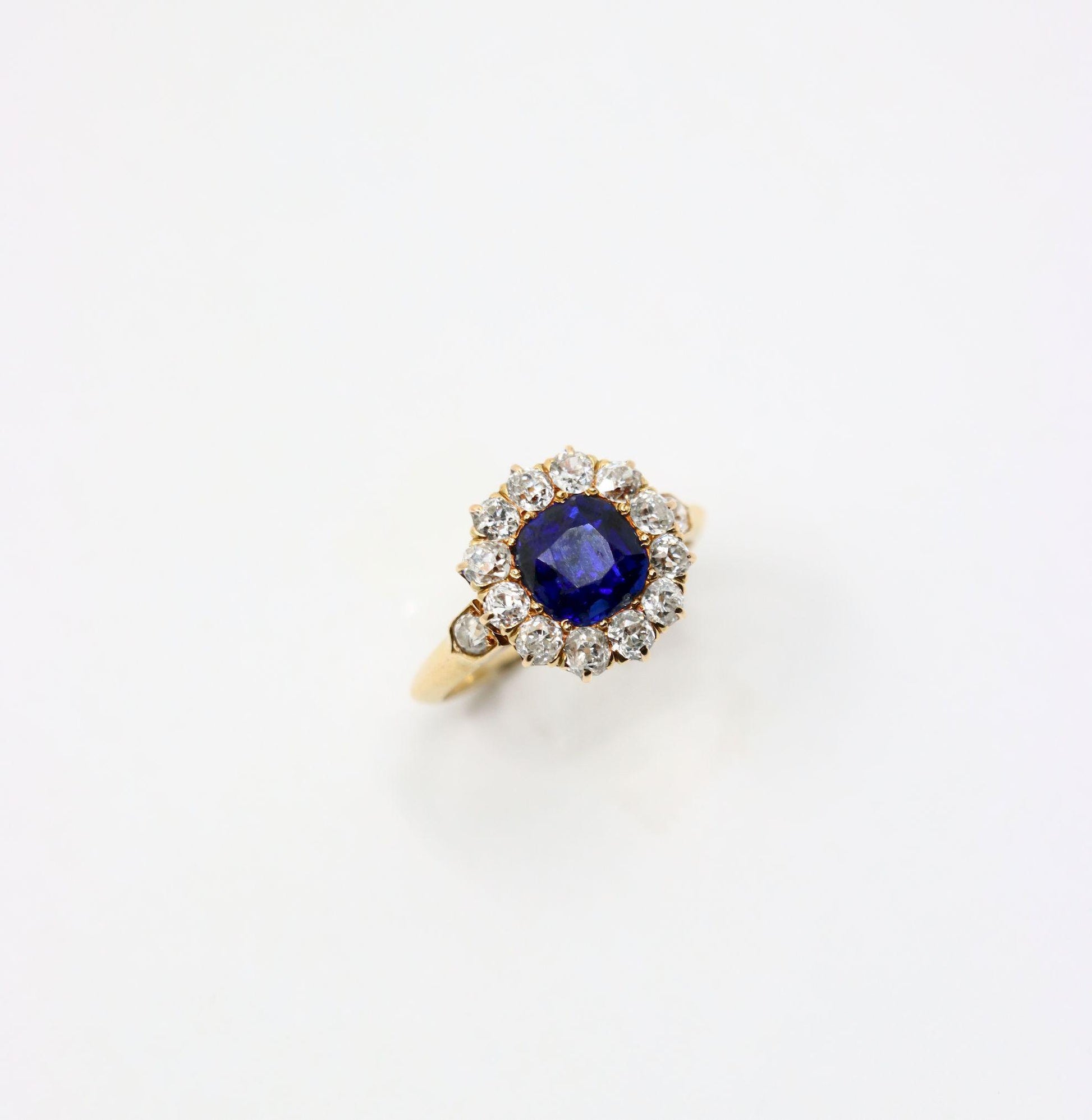 Vintage 18K Gold Diamond Sapphire Ring
