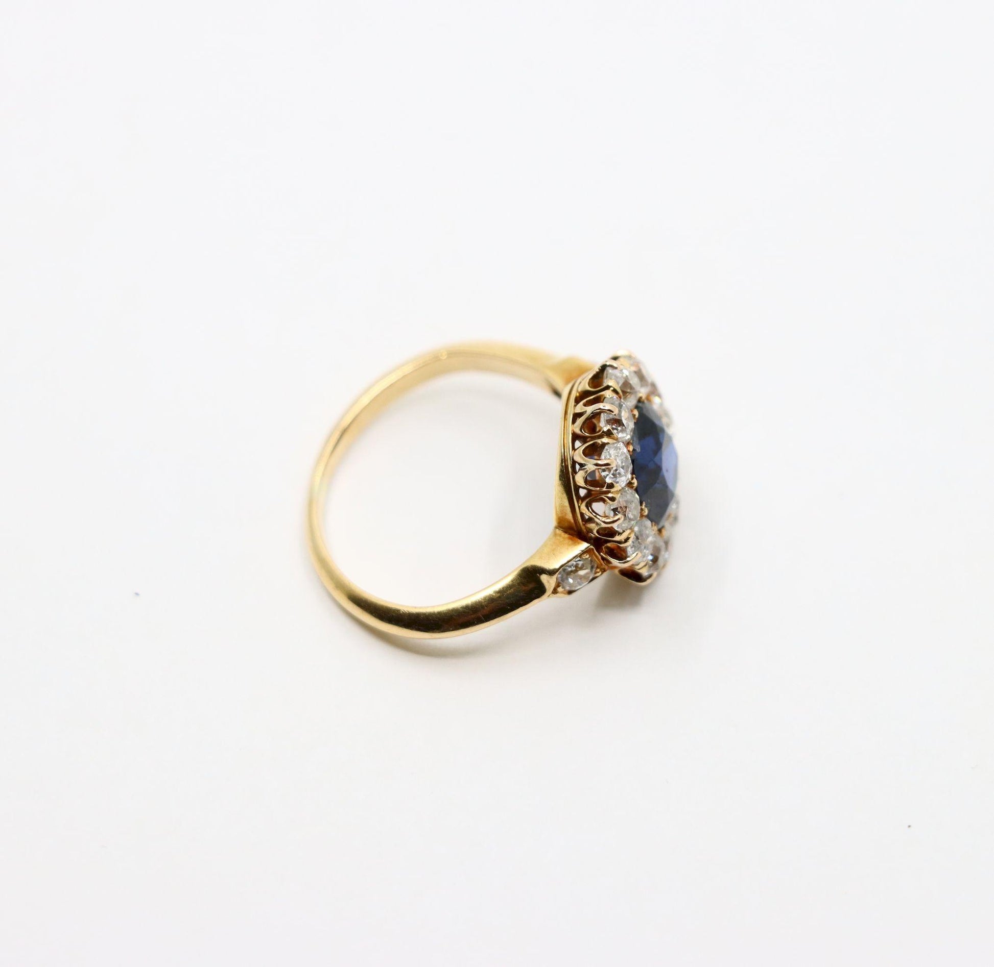 Vintage 18K Gold Diamond Sapphire Ring