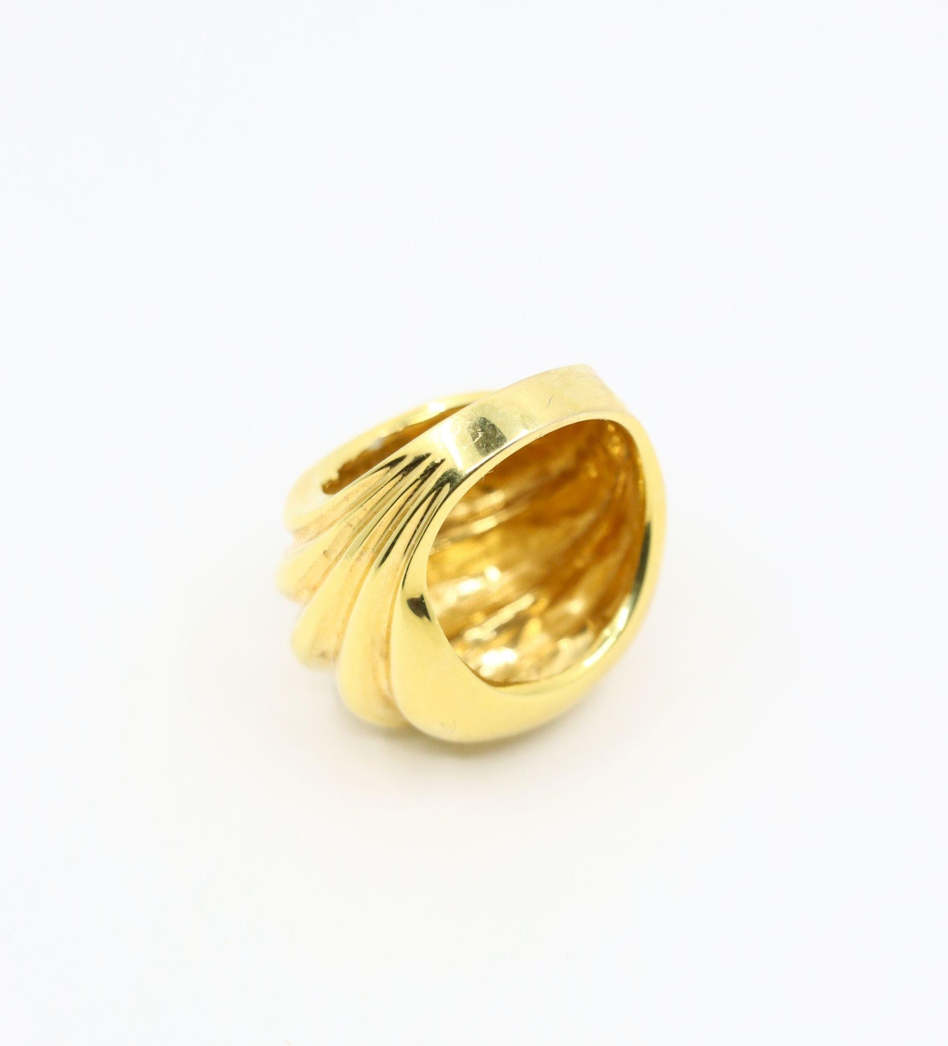 Vintage 18K Gold Wave Ring