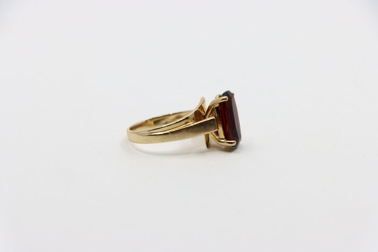 Vintage 14K Gold Garnet Ring