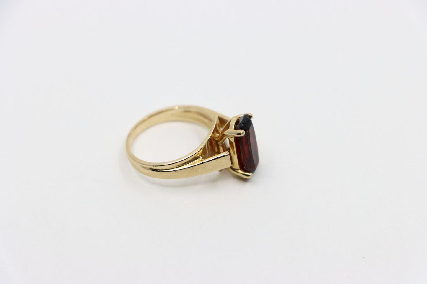 Vintage 14K Gold Garnet Ring