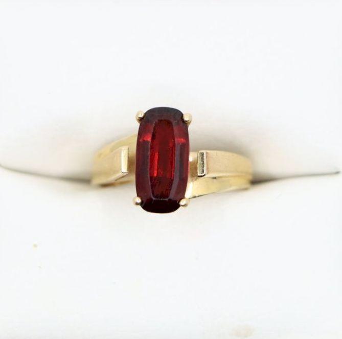 Vintage 14K Gold Garnet Ring