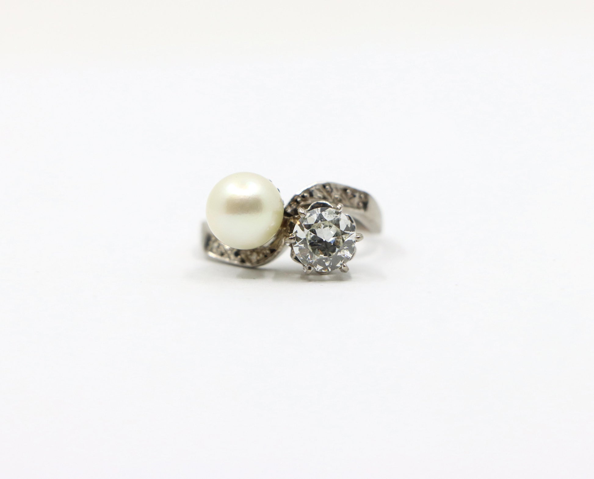 18K White Gold Diamond Pearl Toi Et Moi Ring