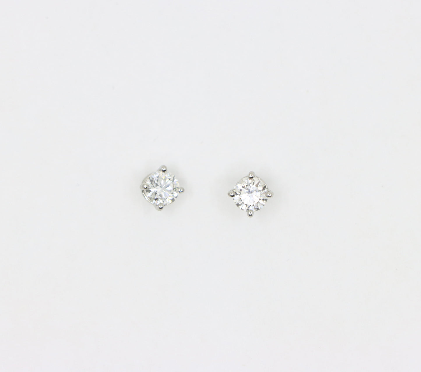 Tiffany & Co. Platinum Diamond Stud Earring