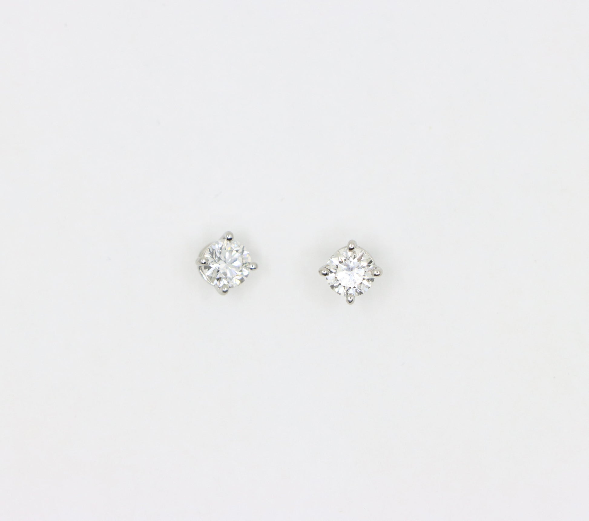 Tiffany & Co. Platinum Diamond Stud Earring