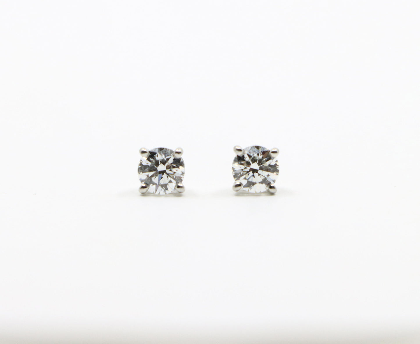 Tiffany & Co. Platinum Diamond Stud Earring