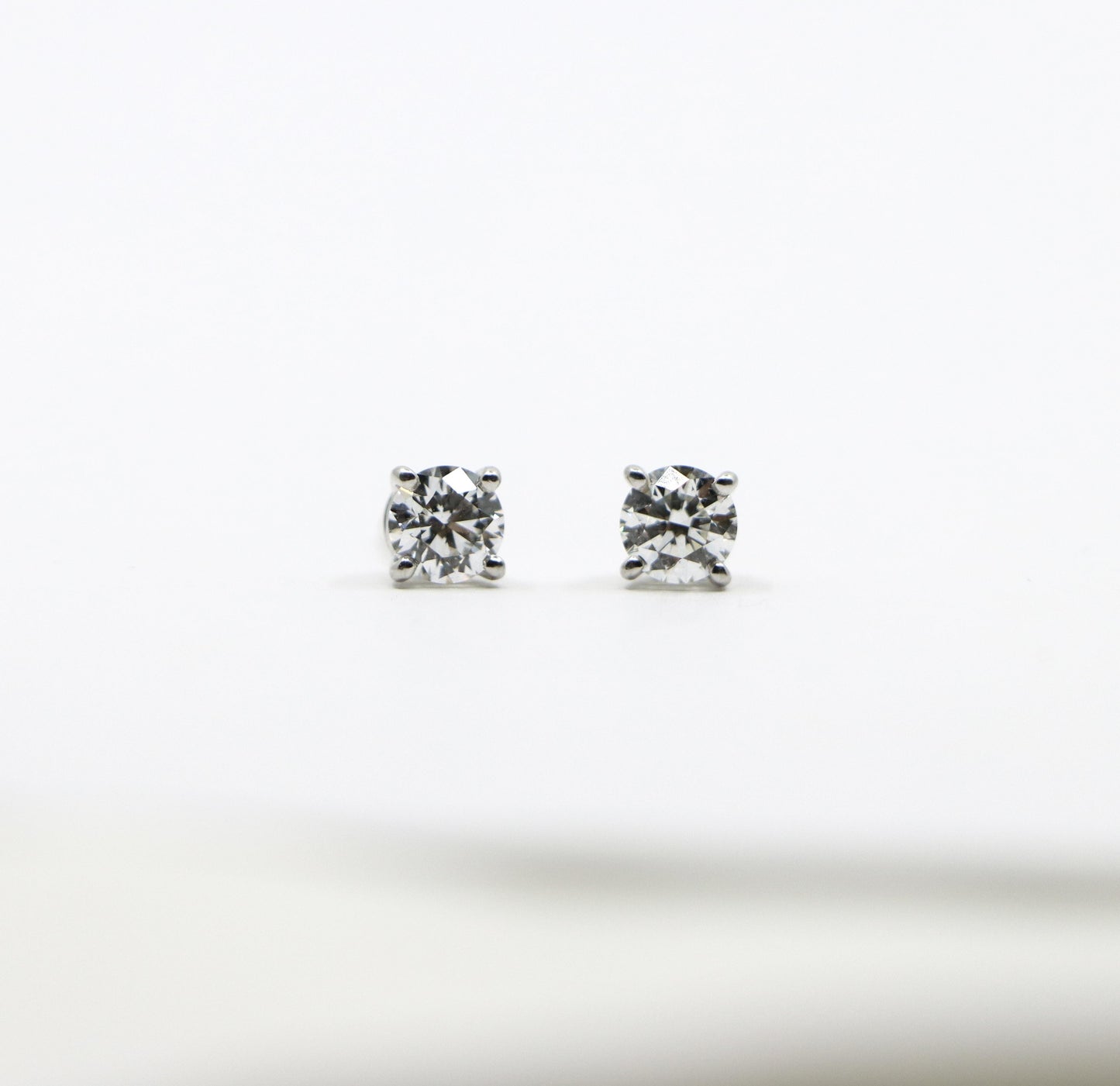 Tiffany & Co. Platinum Diamond Stud Earring