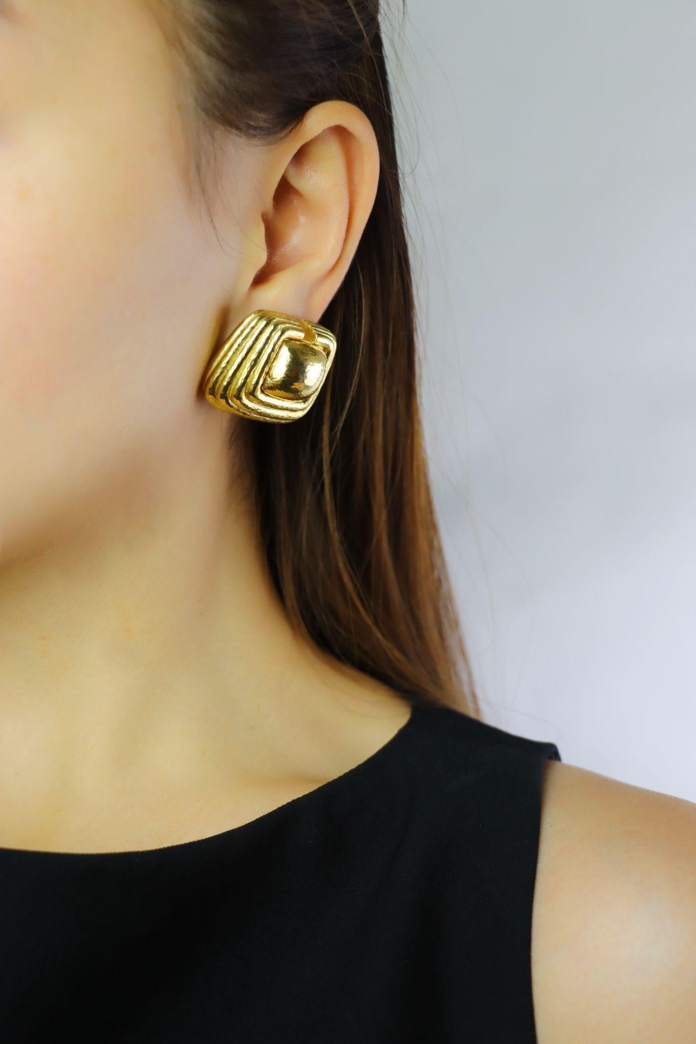 Vintage David Webb 18K Gold Textured Earring