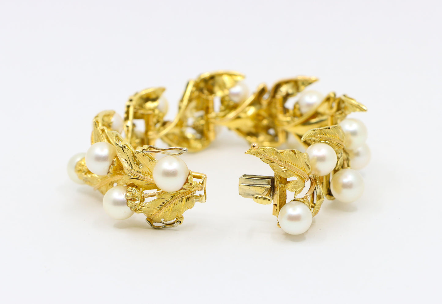 Buccellati 18K Gold Leaf Motif Pearl Bracelet