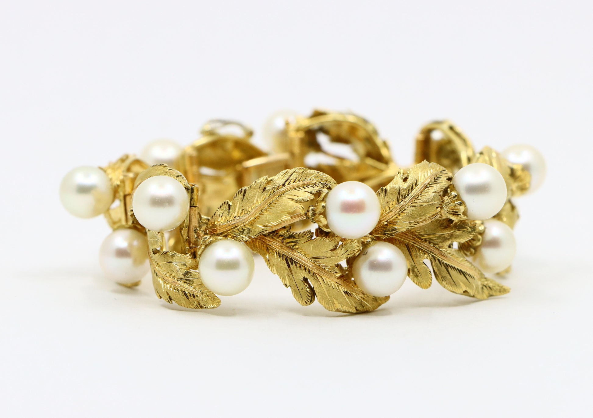 Buccellati 18K Gold Leaf Motif Pearl Bracelet