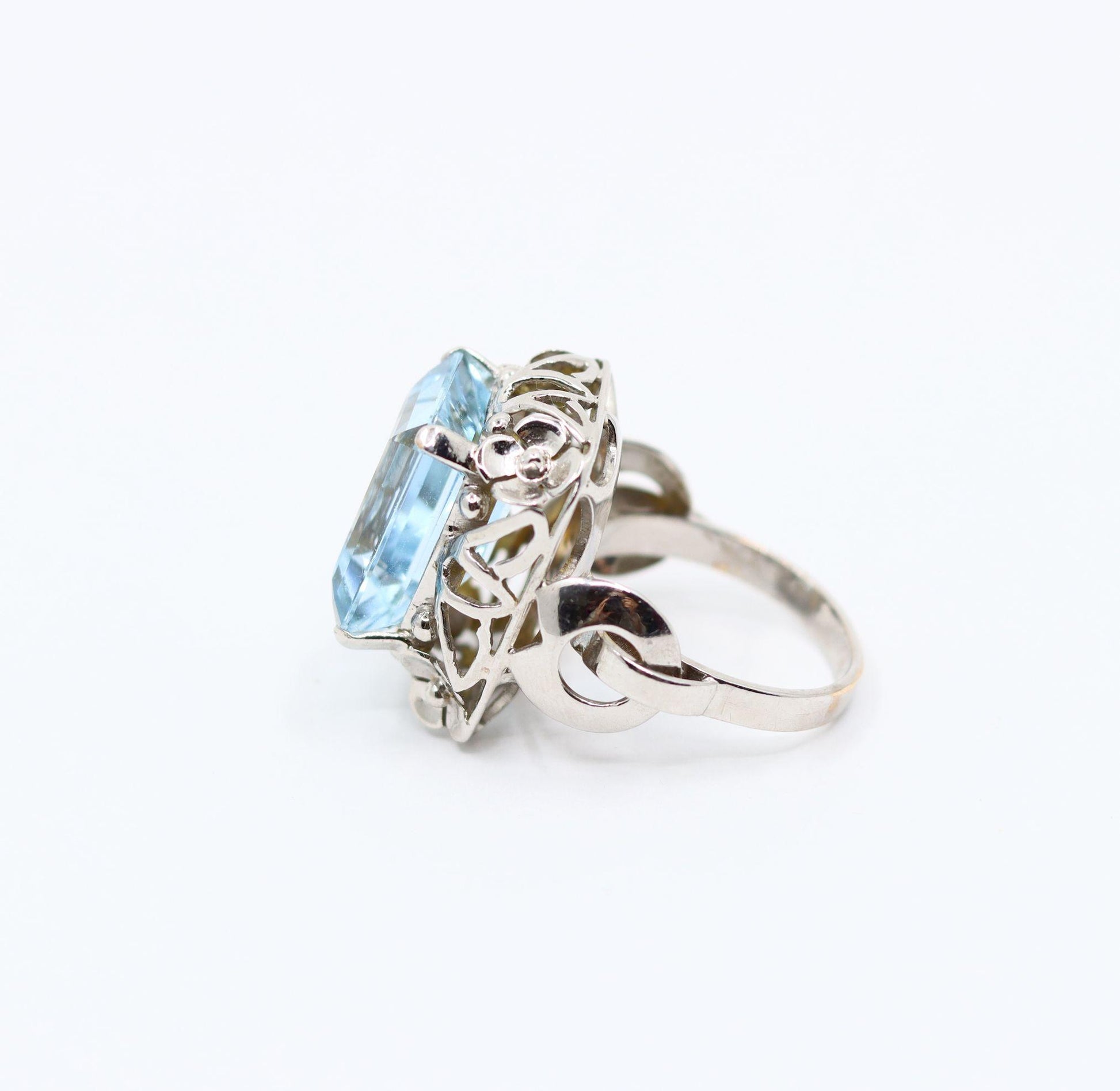 Vintage 14K White Gold Aquamarine Ring