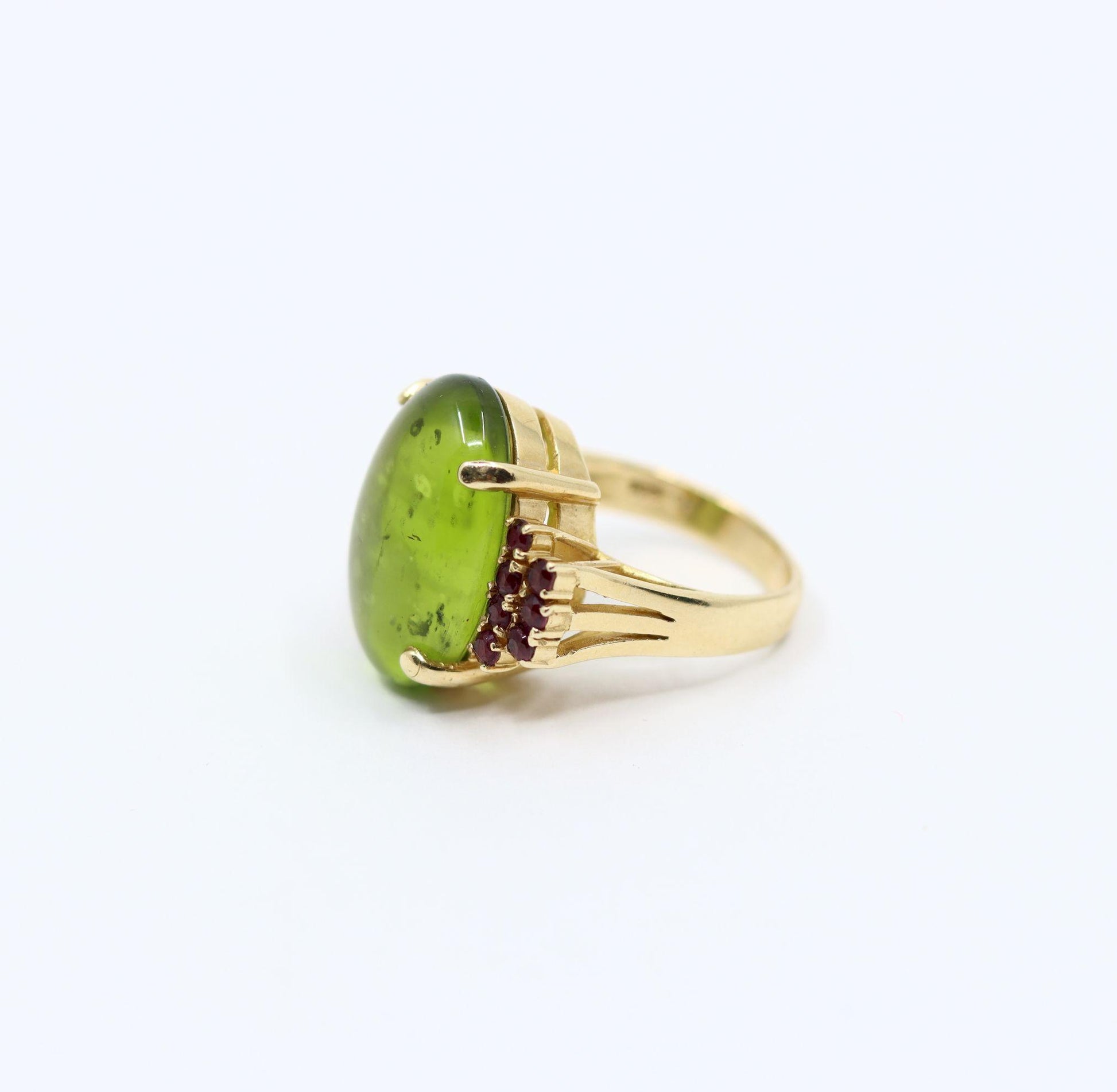 Vintage 14KT Gold Peridot Garnet Ring